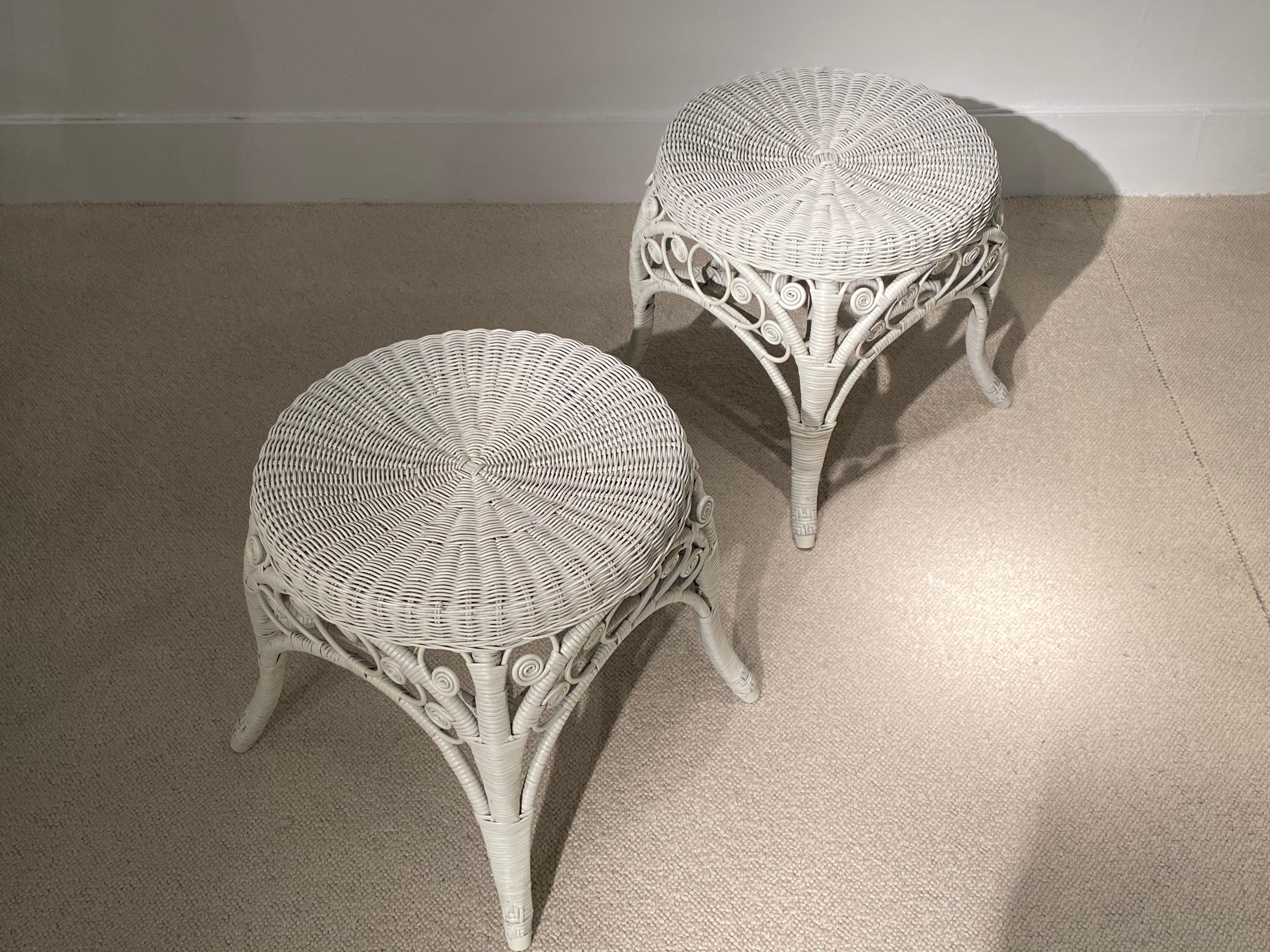 Pair of White Rattan Vintage Stools In Good Condition In Saint-Ouen, FR