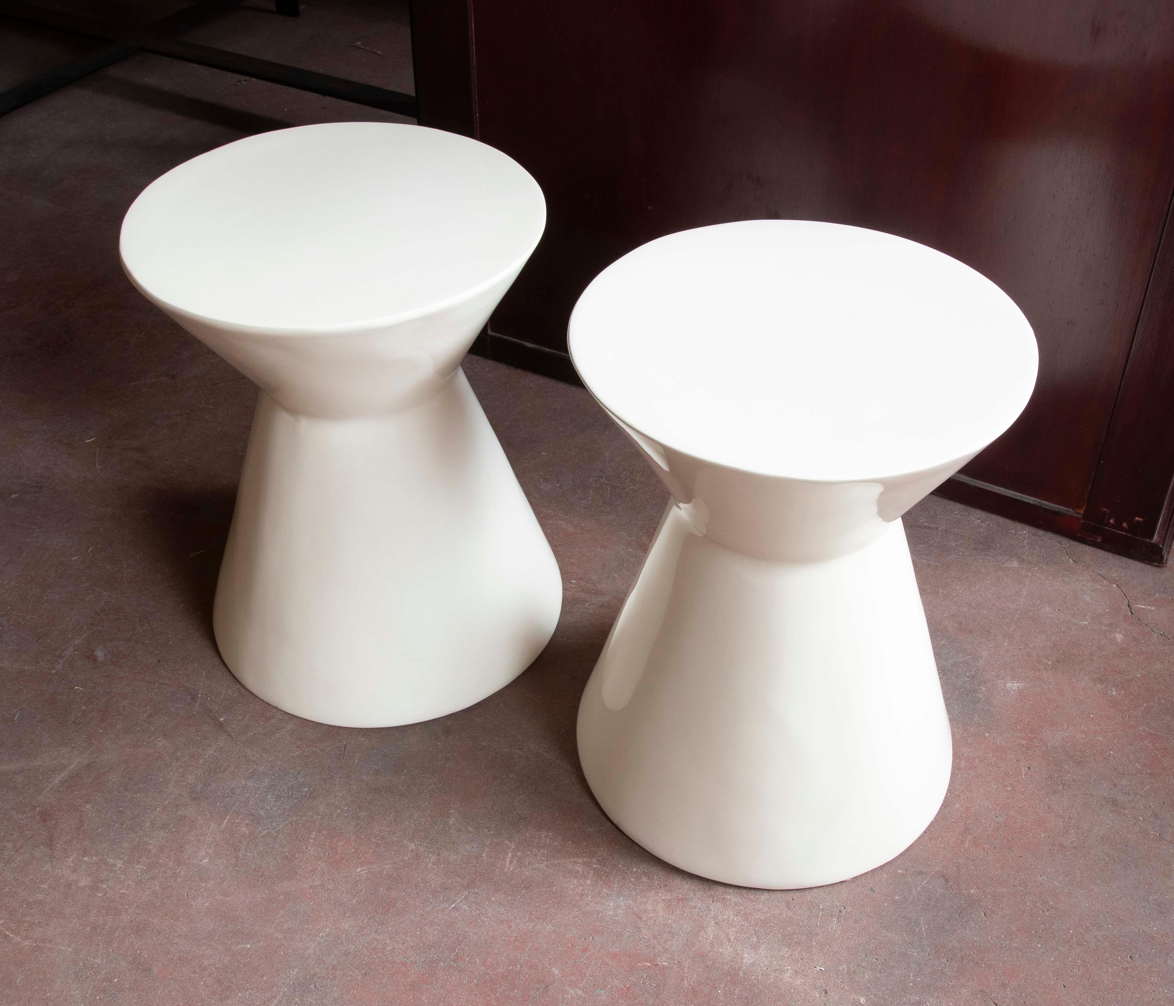 Pair of White Resin Stools In Good Condition For Sale In Marbella, ES
