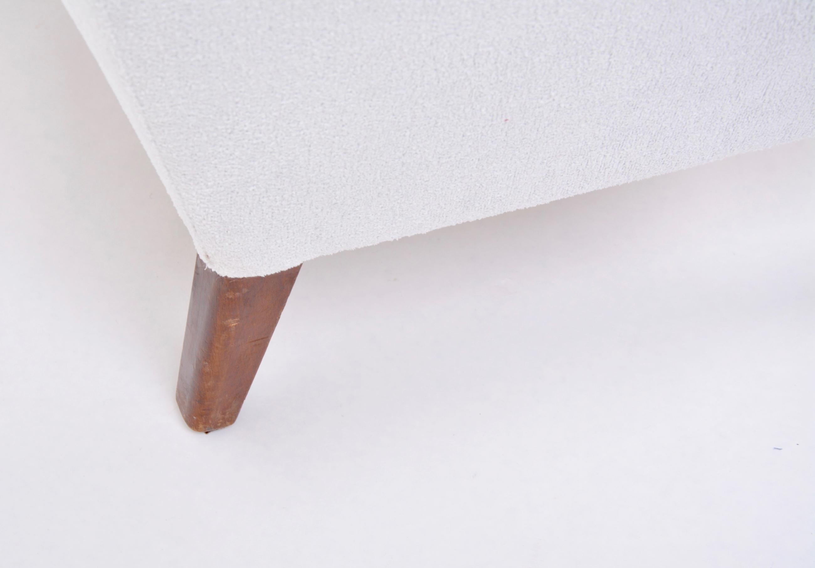 Paar weiße, neu gepolsterte dänische Mid-Century-Sessel von Ludvig Pontoppidan im Angebot 9