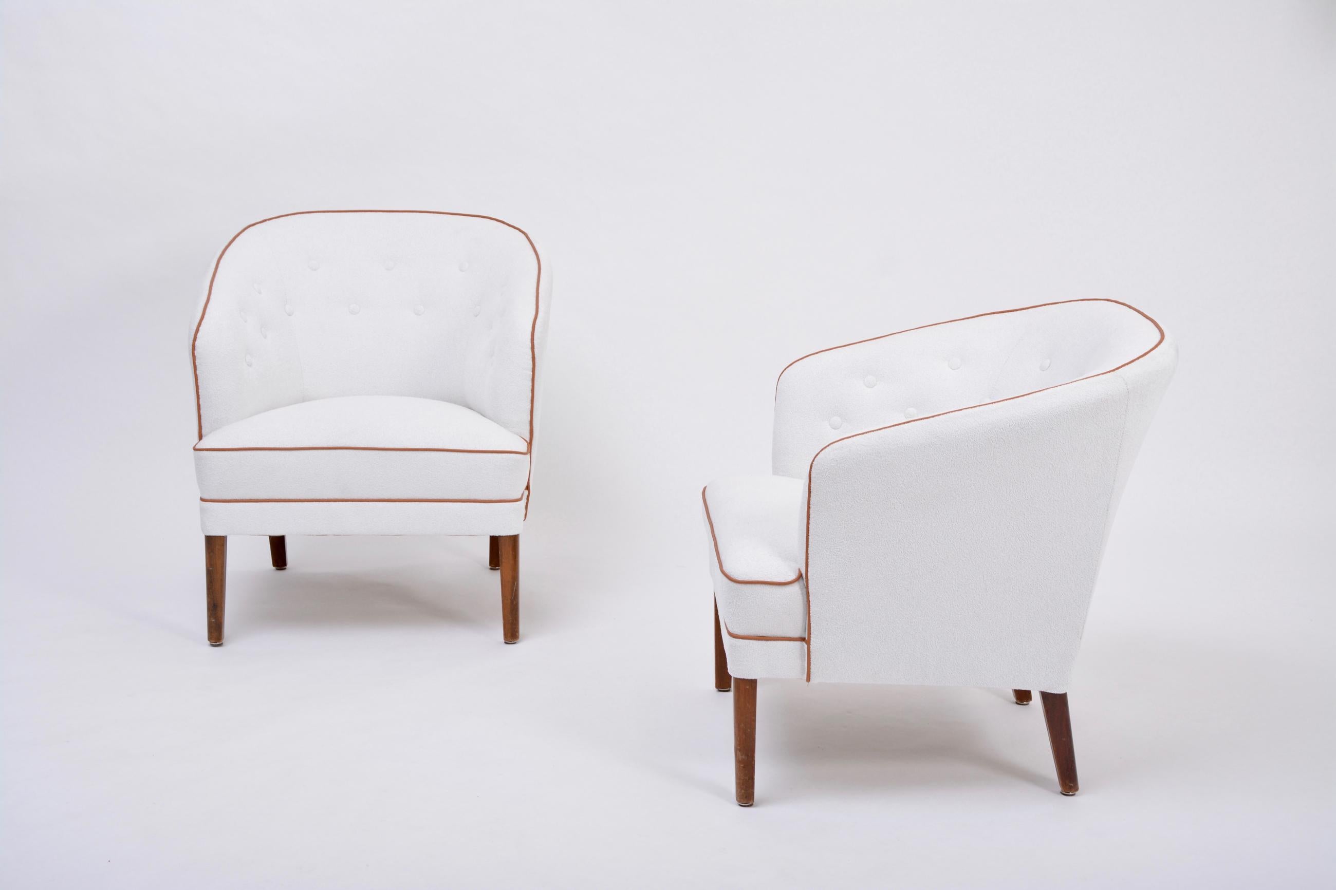 Mid-Century Modern Pair of White Reupholstered Danish Mid-Century Armchairs by Ludvig Pontoppidan For Sale
