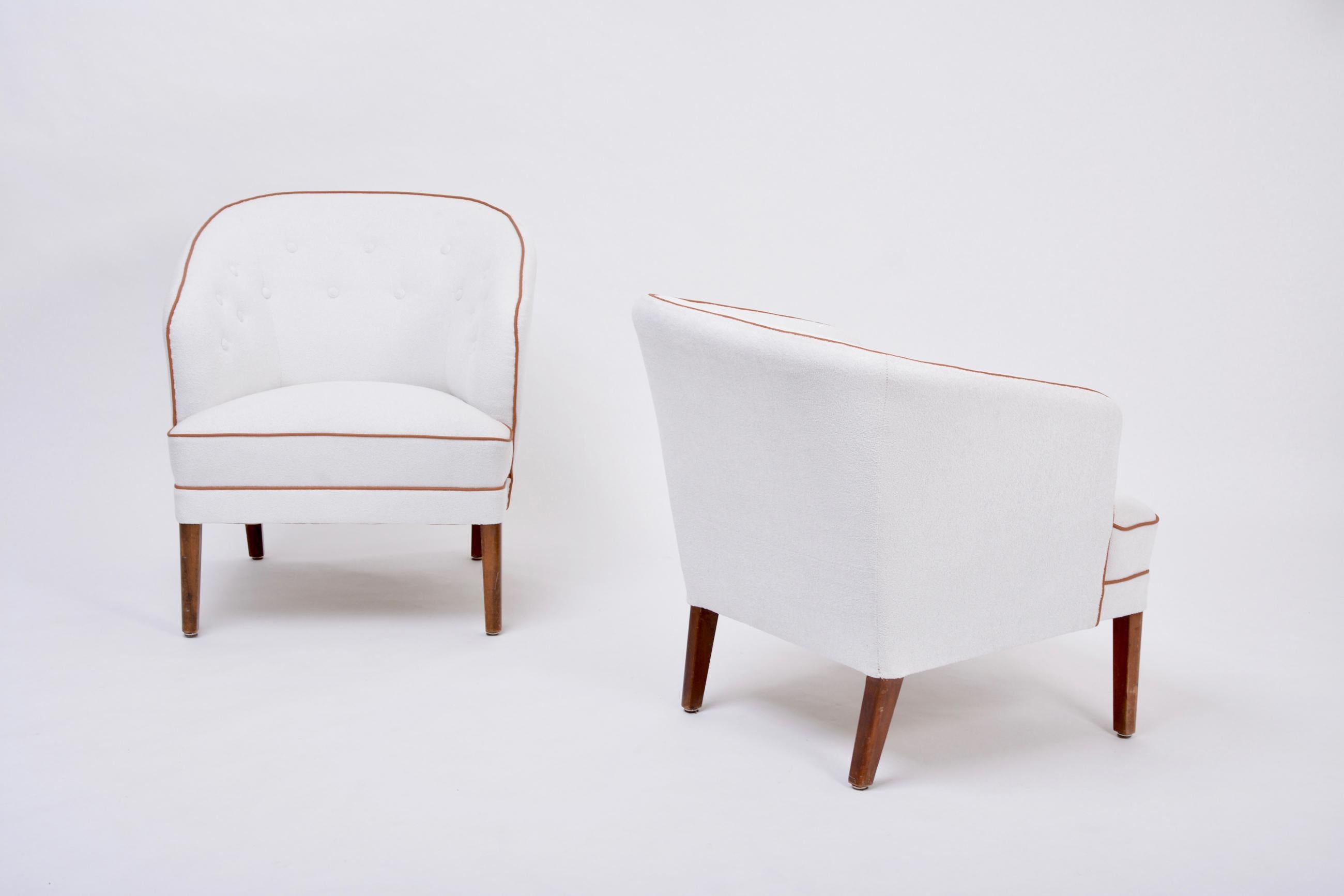 Oak Pair of White Reupholstered Danish Mid-Century Armchairs by Ludvig Pontoppidan For Sale