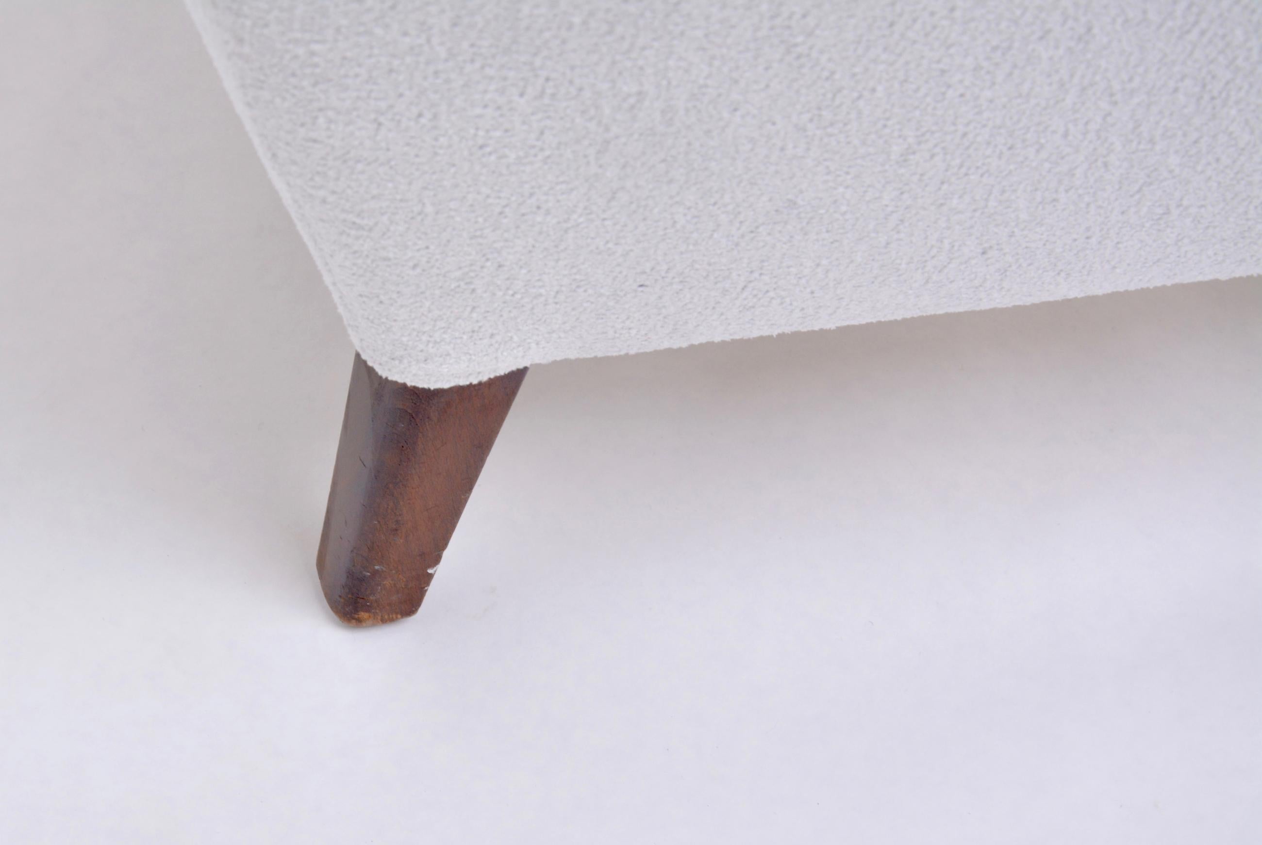 Paar weiße, neu gepolsterte dänische Mid-Century-Sessel von Ludvig Pontoppidan im Angebot 2