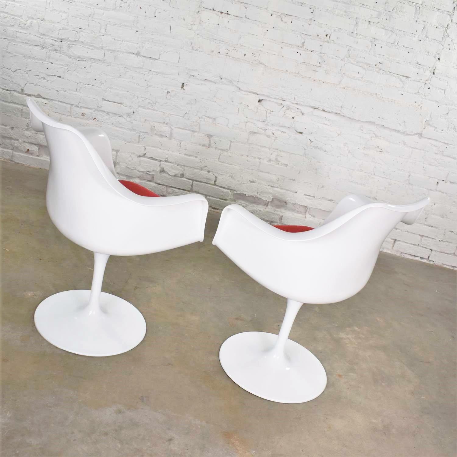 Mid-Century Modern Pair of White Saarinen Style Tulip Swivel Chairs with Red Cushions