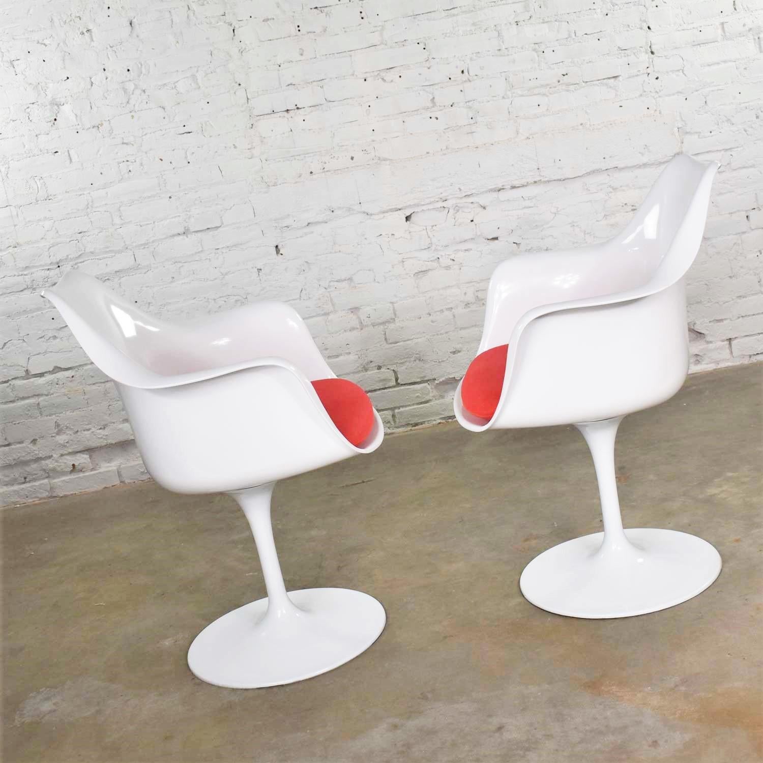 Chinese Pair of White Saarinen Style Tulip Swivel Chairs with Red Cushions
