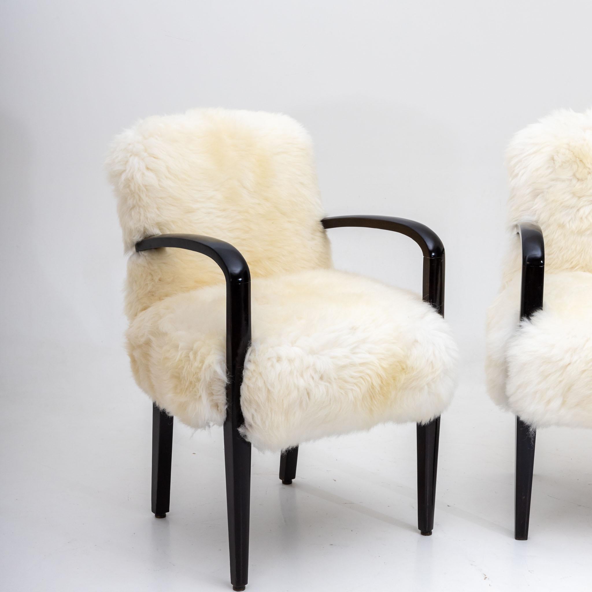 Pair of White Sheepskin Armchairs, 20th Century In Good Condition In Greding, DE