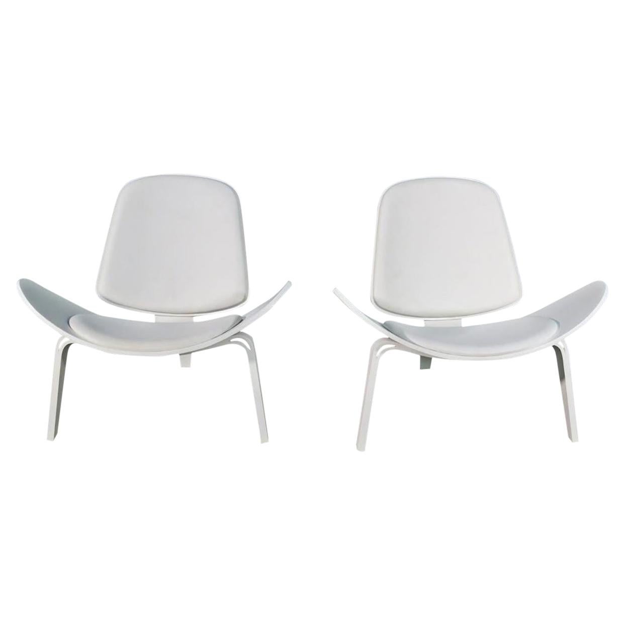 Pair of White Shell Chairs in the Style of Hans Wegner For Sale