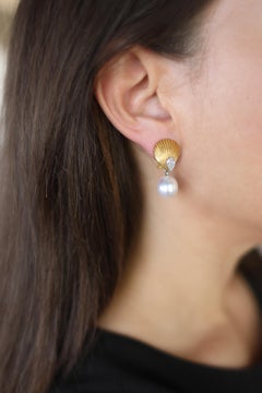 White South Sea Pearl Diamond 18 Karat Yellow Gold One of a Kind Earrings, Pair