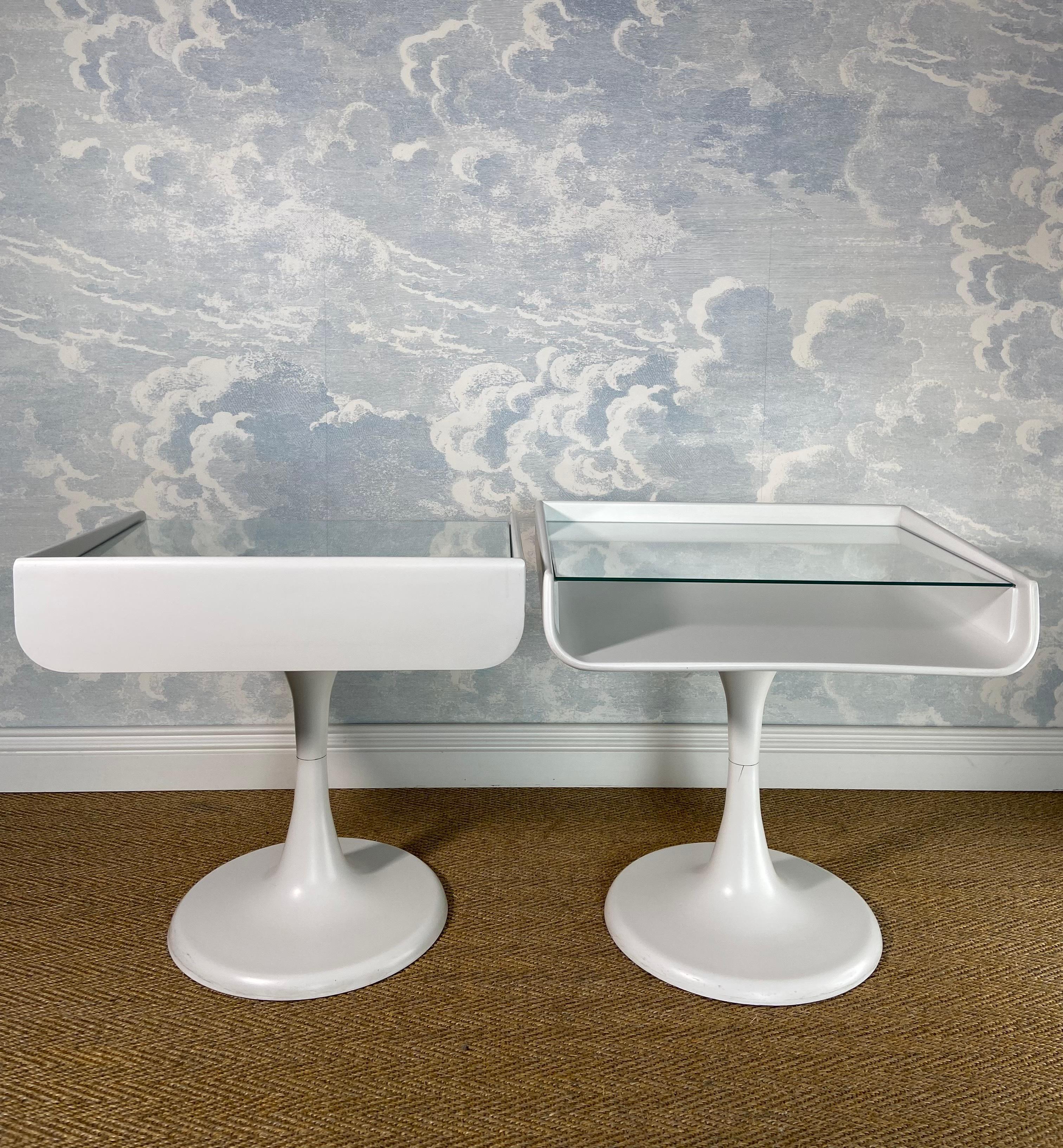 Pair of White Space Age Side Tables / Nightstands with Tulip Foot 1960's, ISKU In Good Condition In Cork, IE