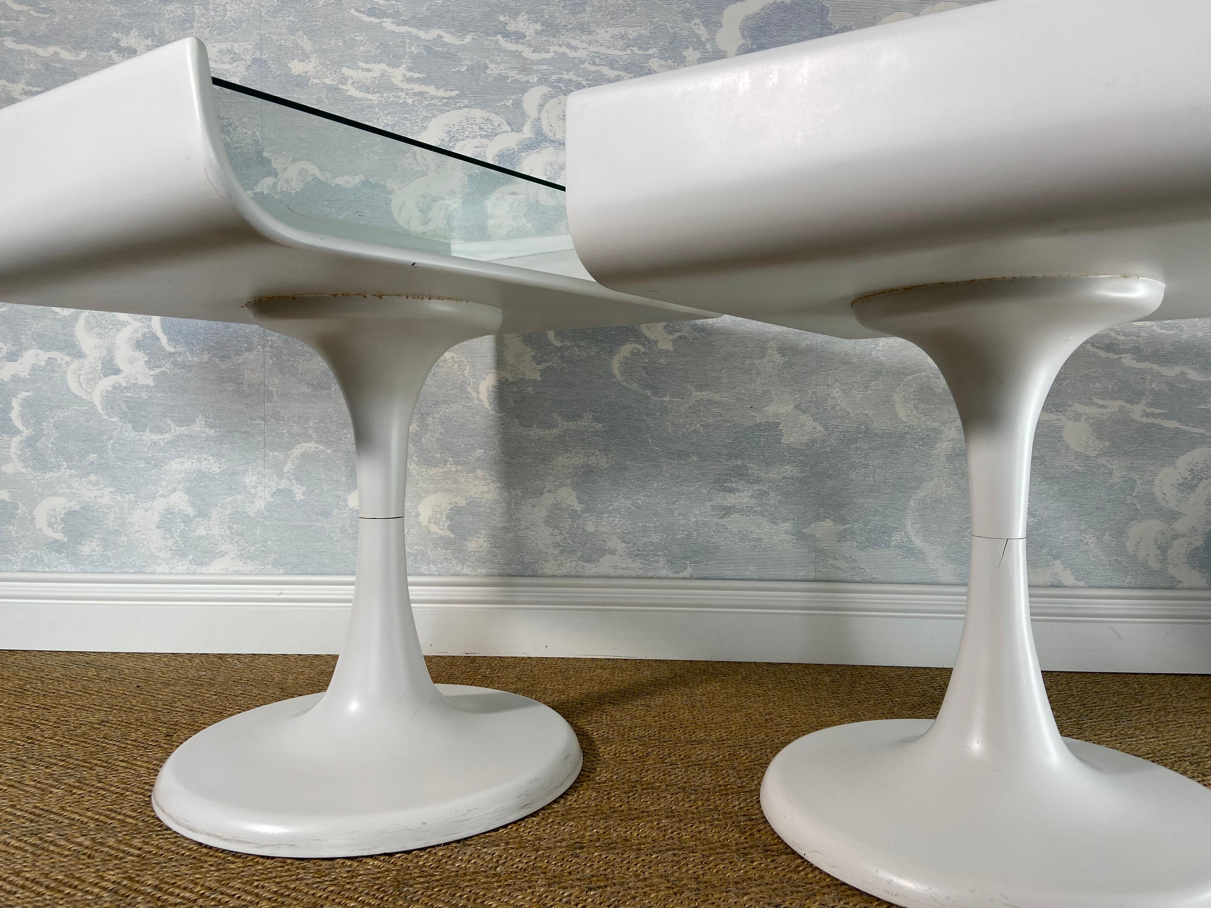 Pair of White Space Age Side Tables / Nightstands with Tulip Foot 1960's, ISKU 1