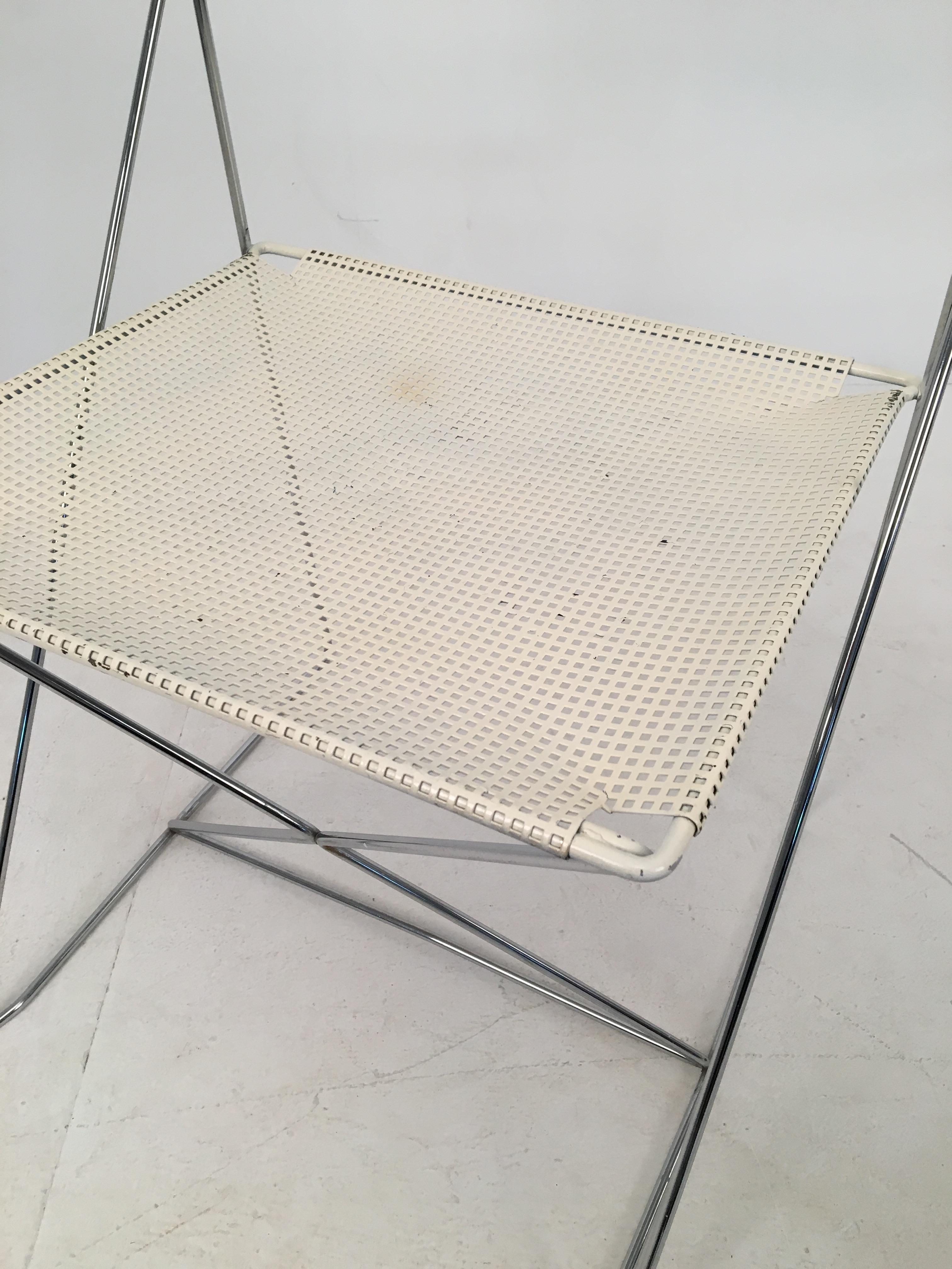 White Stacking X-Line Chairs by N. Jørgen Haugesen for Hybodan, Pair, circa 1970 For Sale 4