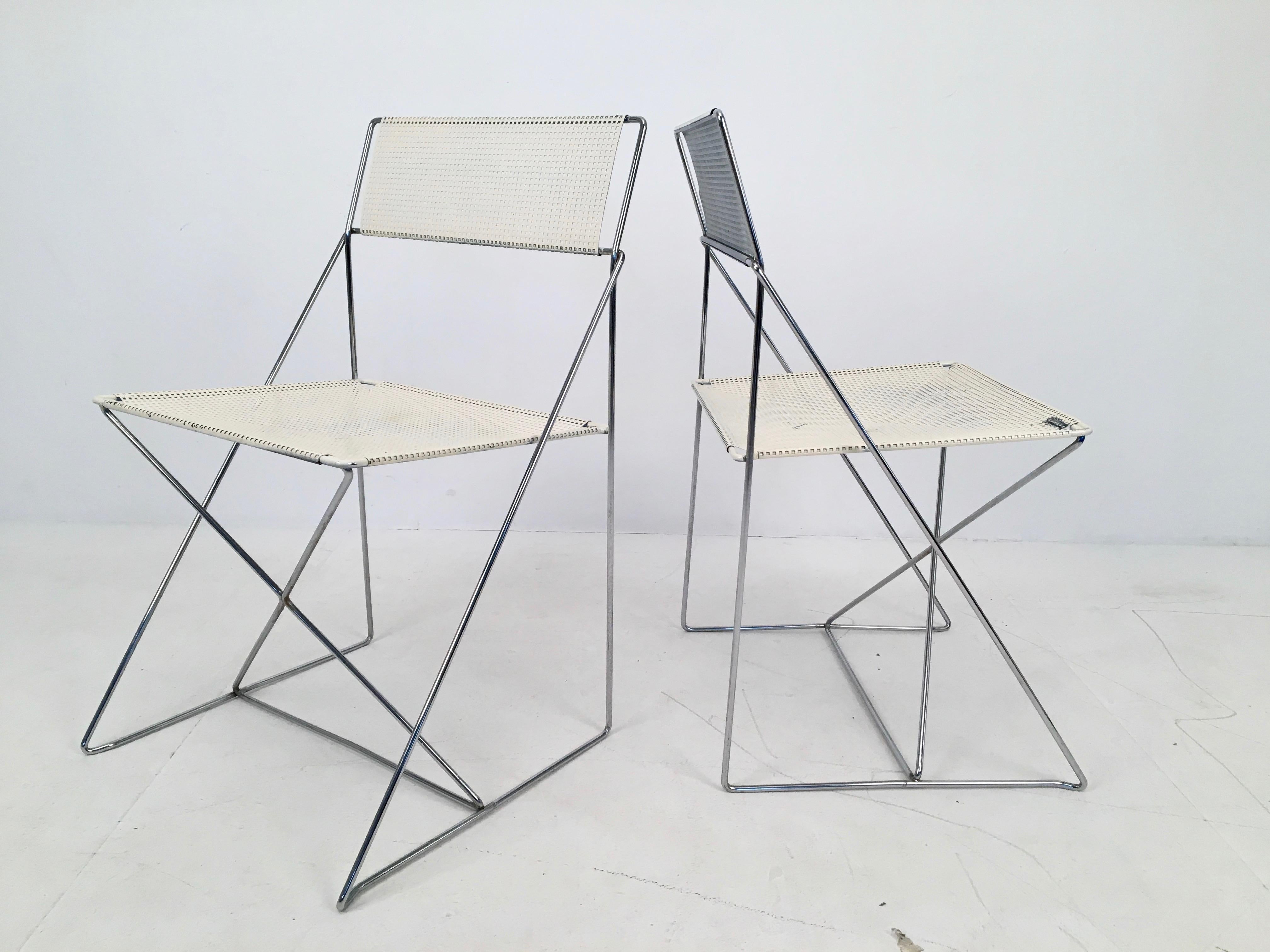 Pair of white Mid-Century Modern ‘X-Line’ metal stacking chairs designed by Niels Jørgen Haugesen and produced by Hybodan in Copenhagen, Denmark, circa 1970.

Industrial meets Postmodern meet Minimalist, these chairs are very sculptural in
