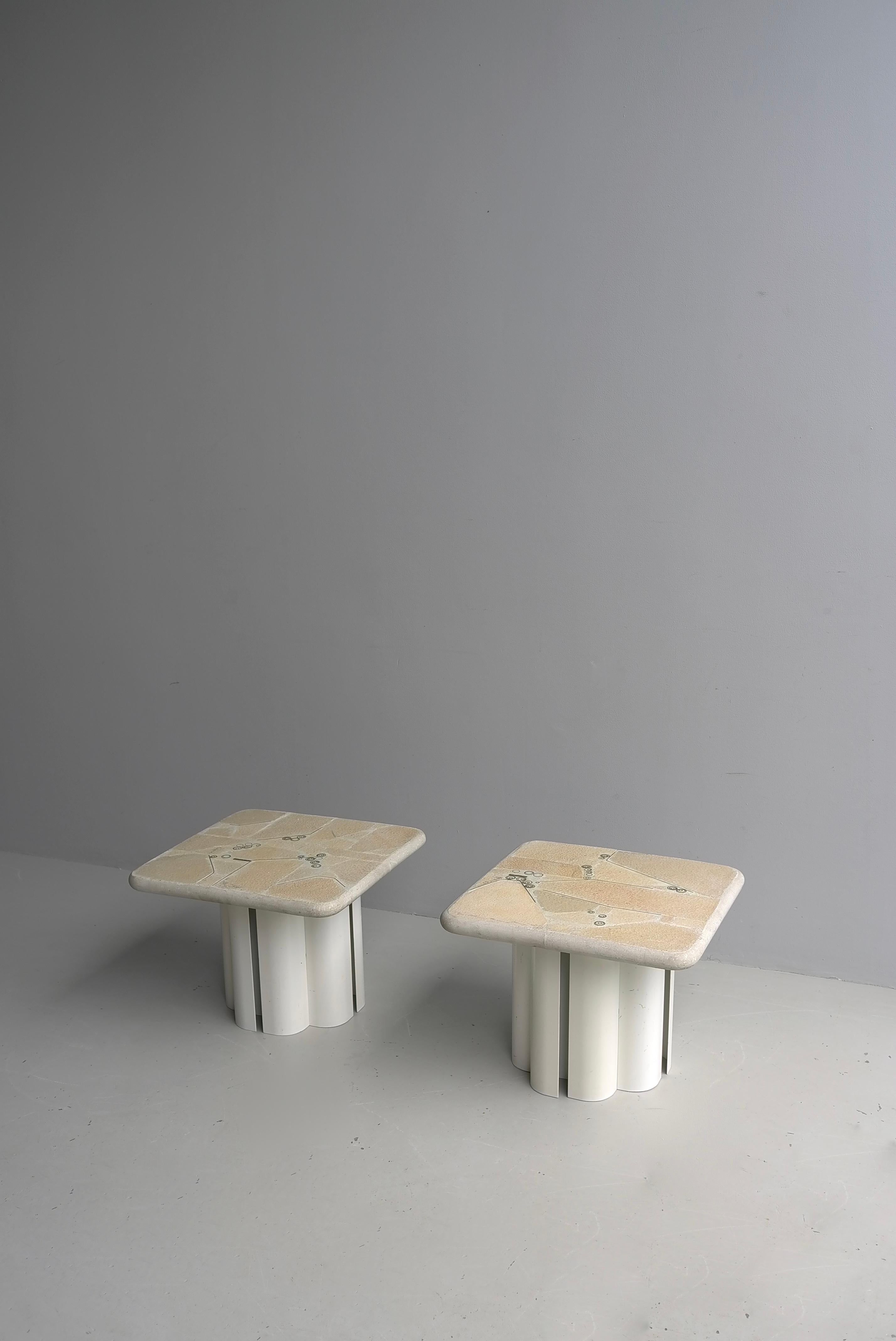 Autre Paire de tables basses d'art en pierre et béton blanc par Marcus Kingma Milieu du siècle dernier en vente