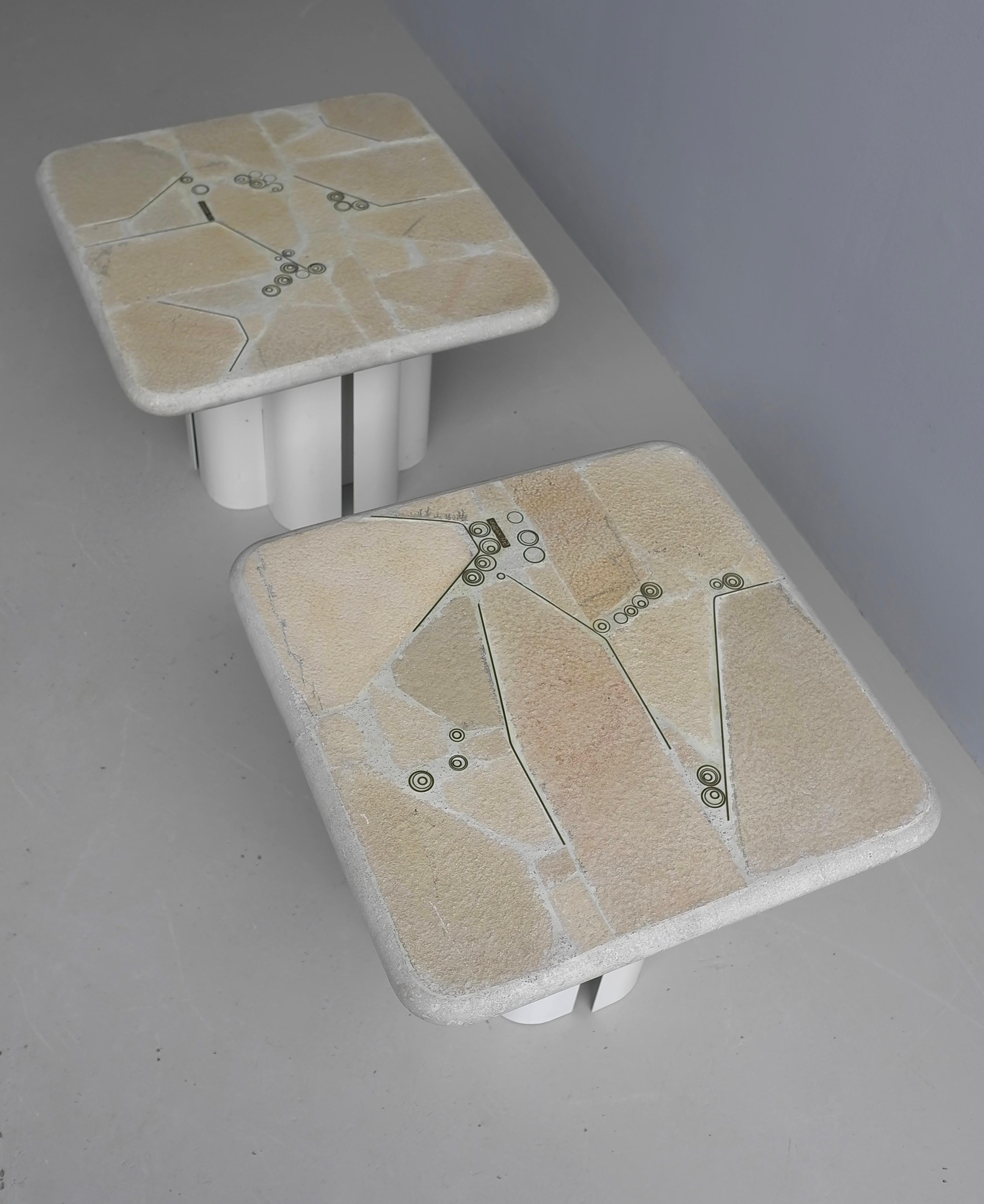 Paire de tables basses d'art en pierre et béton blanc par Marcus Kingma Milieu du siècle dernier Bon état - En vente à Den Haag, NL