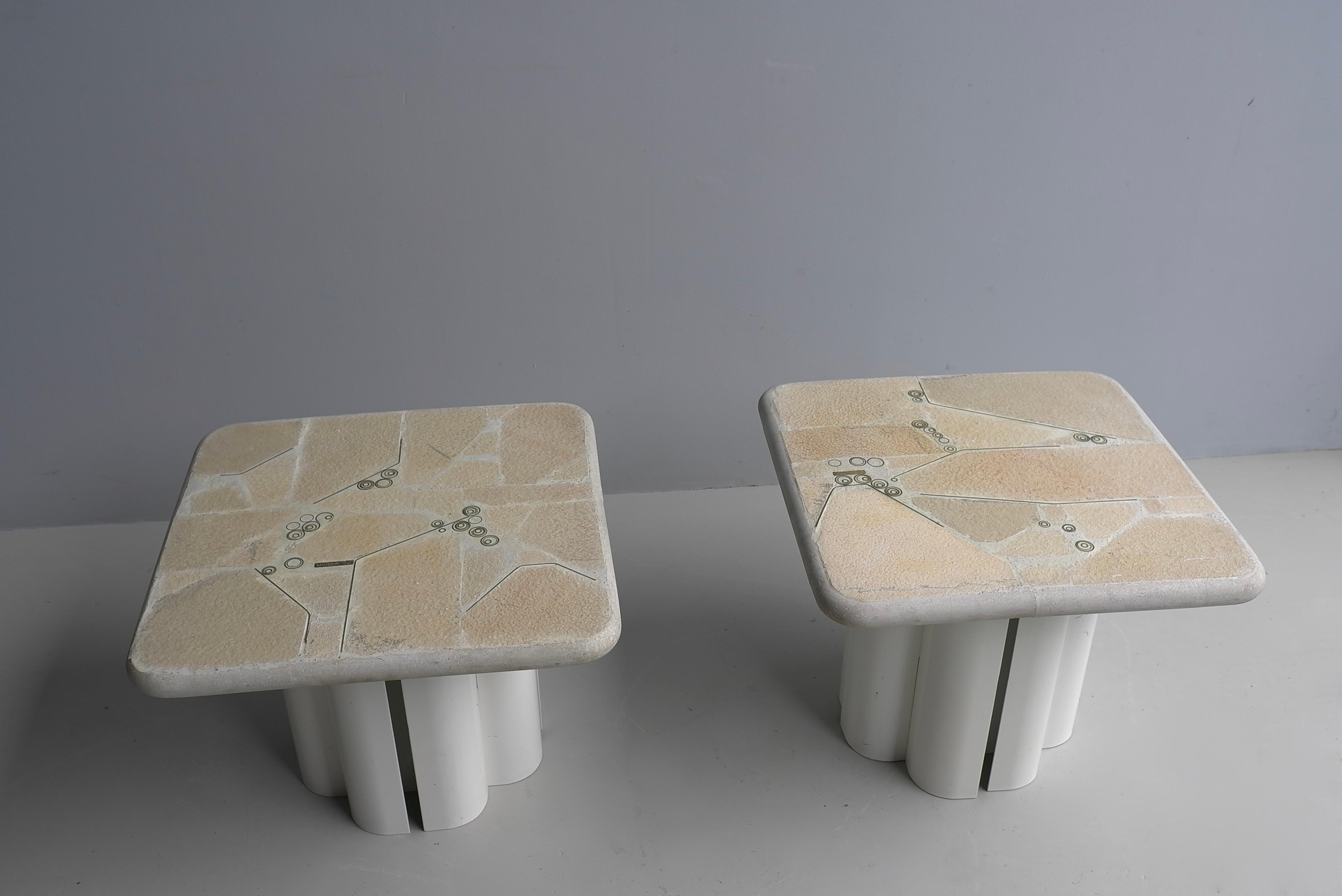 Laiton Paire de tables basses d'art en pierre et béton blanc par Marcus Kingma Milieu du siècle dernier en vente