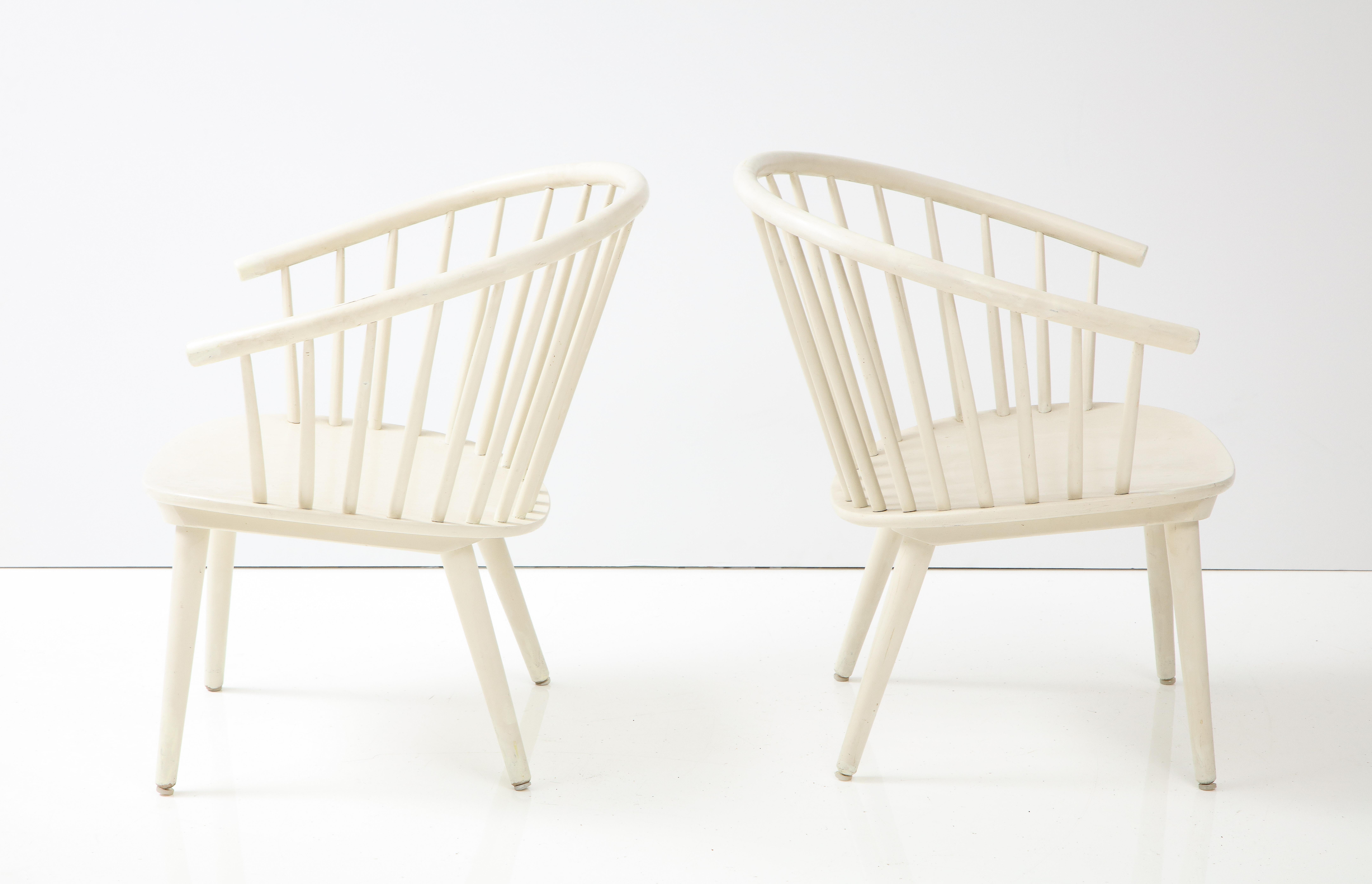 Pair of White Swedish Horseshoe Back Armchairs, Sweden, C. 1964 For Sale 3