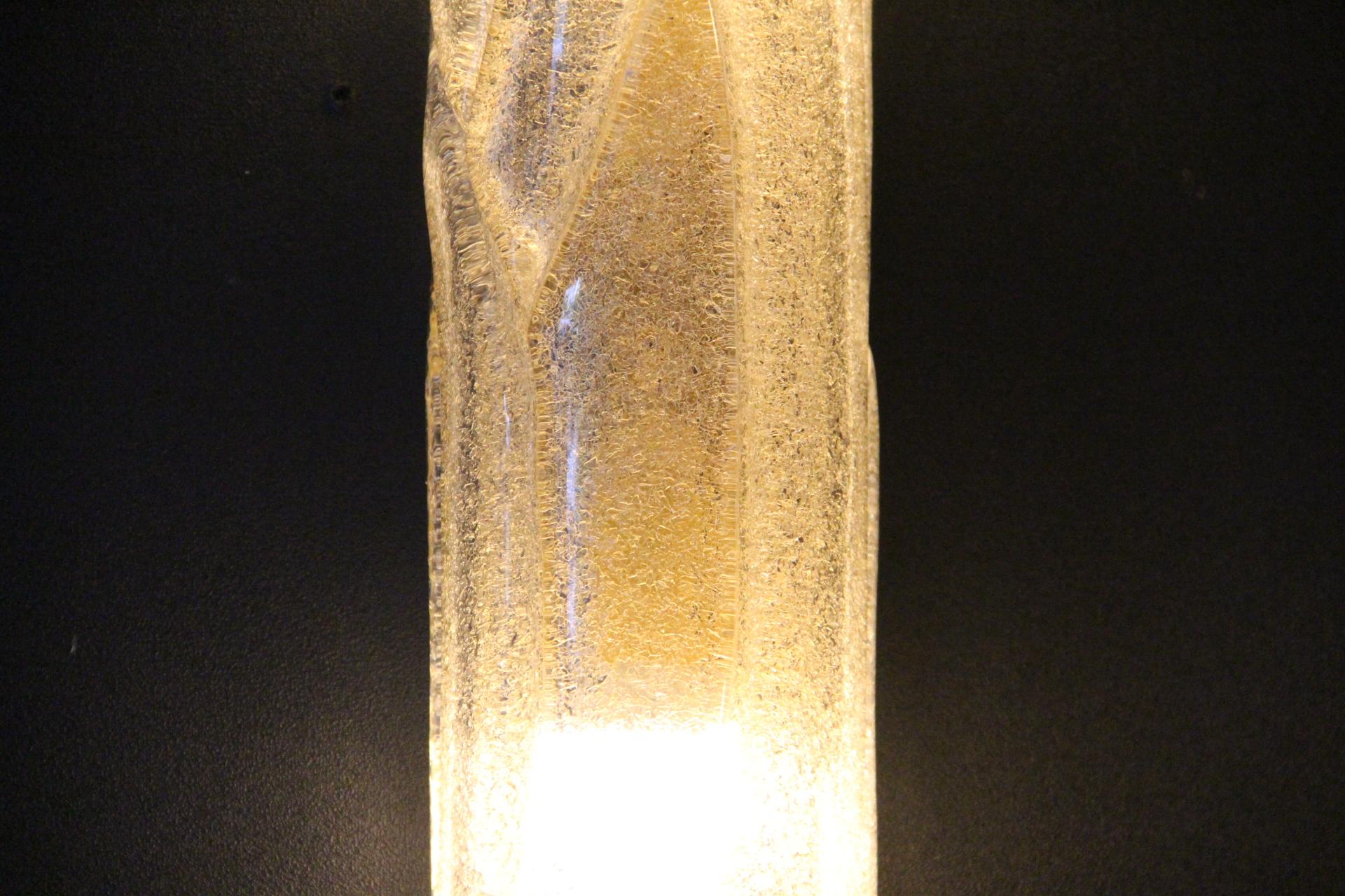 Pareja de Apliques de Cristal de Murano Blanco Texturado, Estilo Mazzega en Excelente estado para la venta en Saint-Ouen, FR