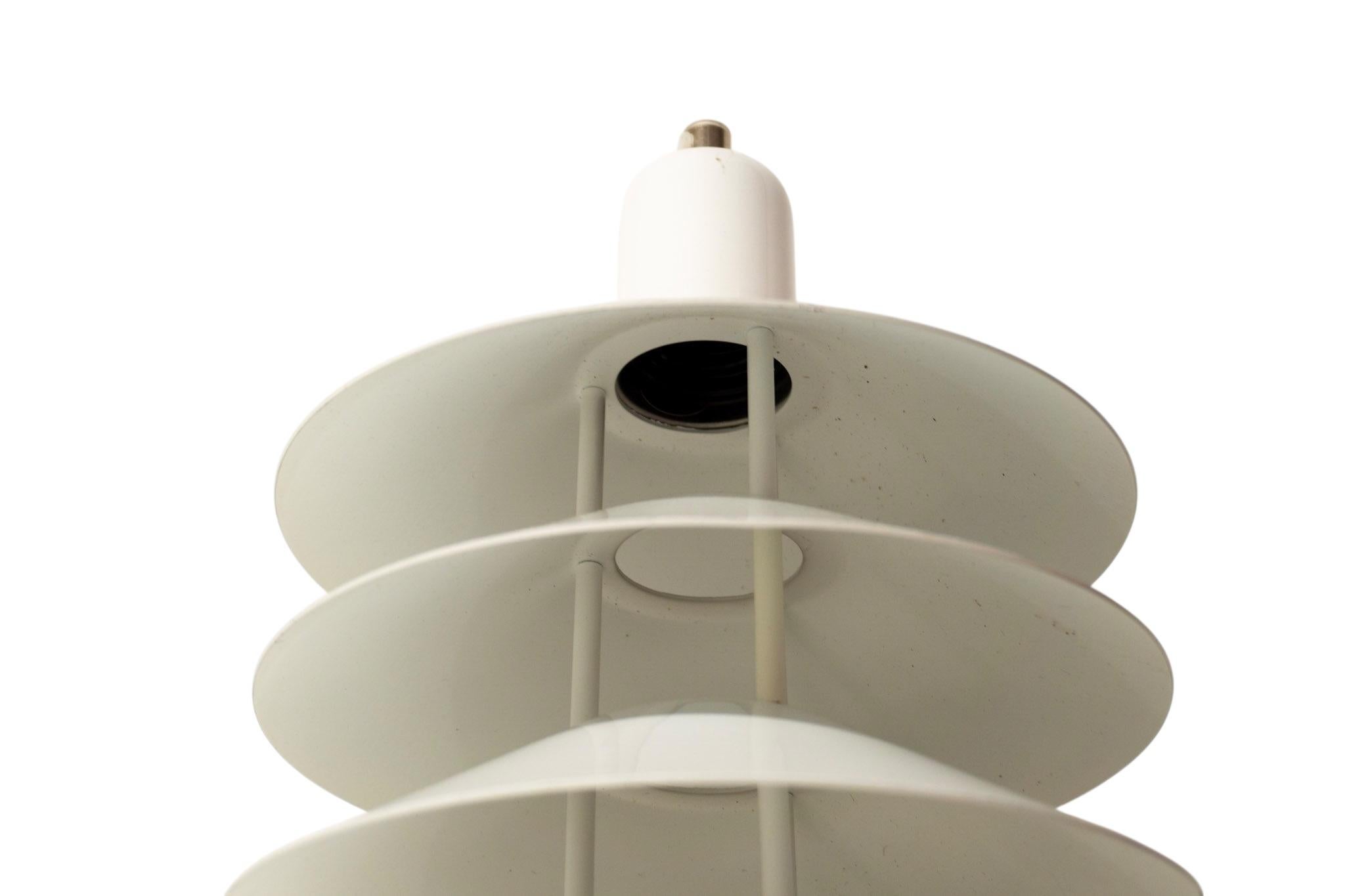Paire de lampes suspendues Tip-Light blanches de Jørgen Gammelgaard, années 1970 Bon état - En vente à Los Angeles, CA