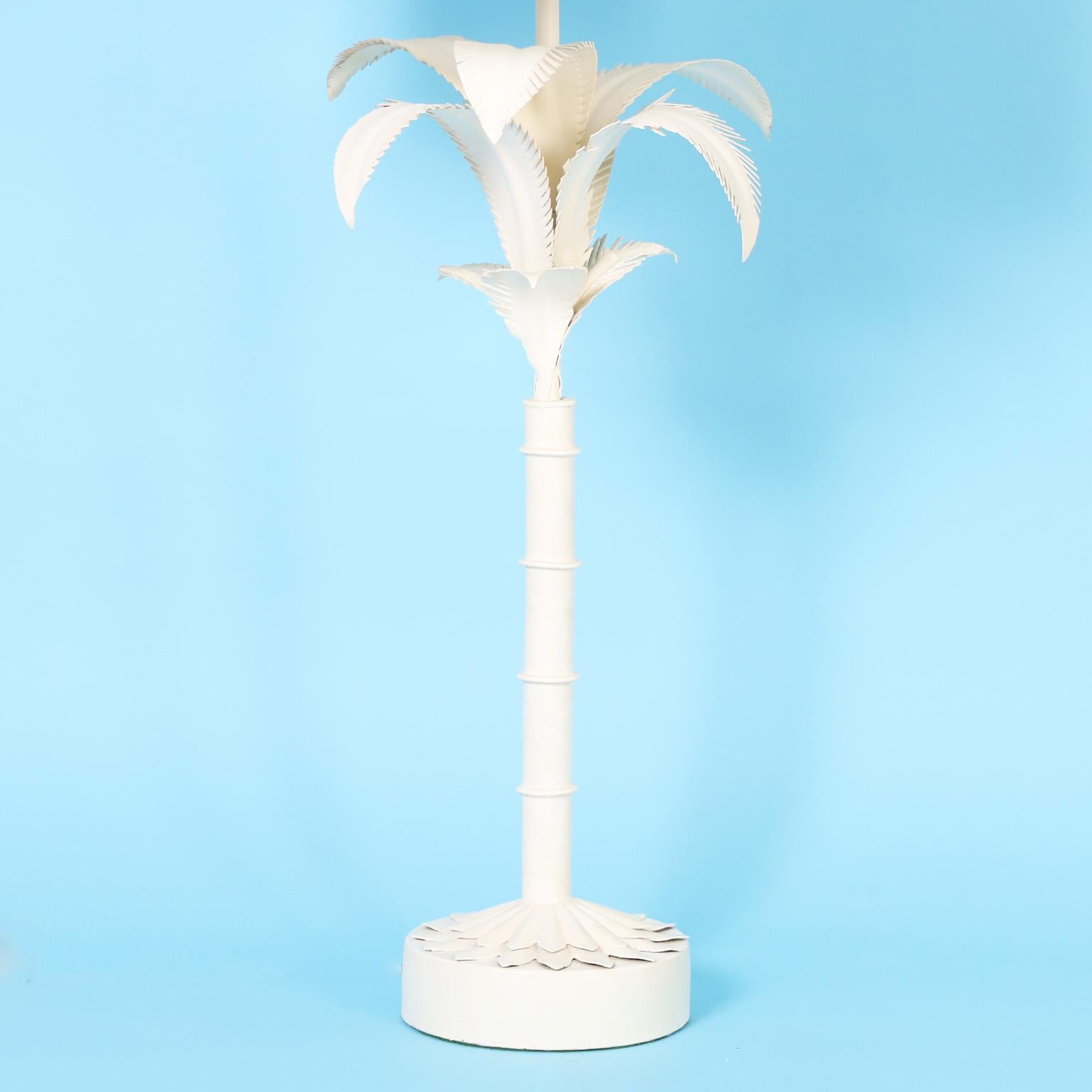 Pair of White Tole Italian Palm Tree Table Lamps In Good Condition For Sale In Palm Beach, FL