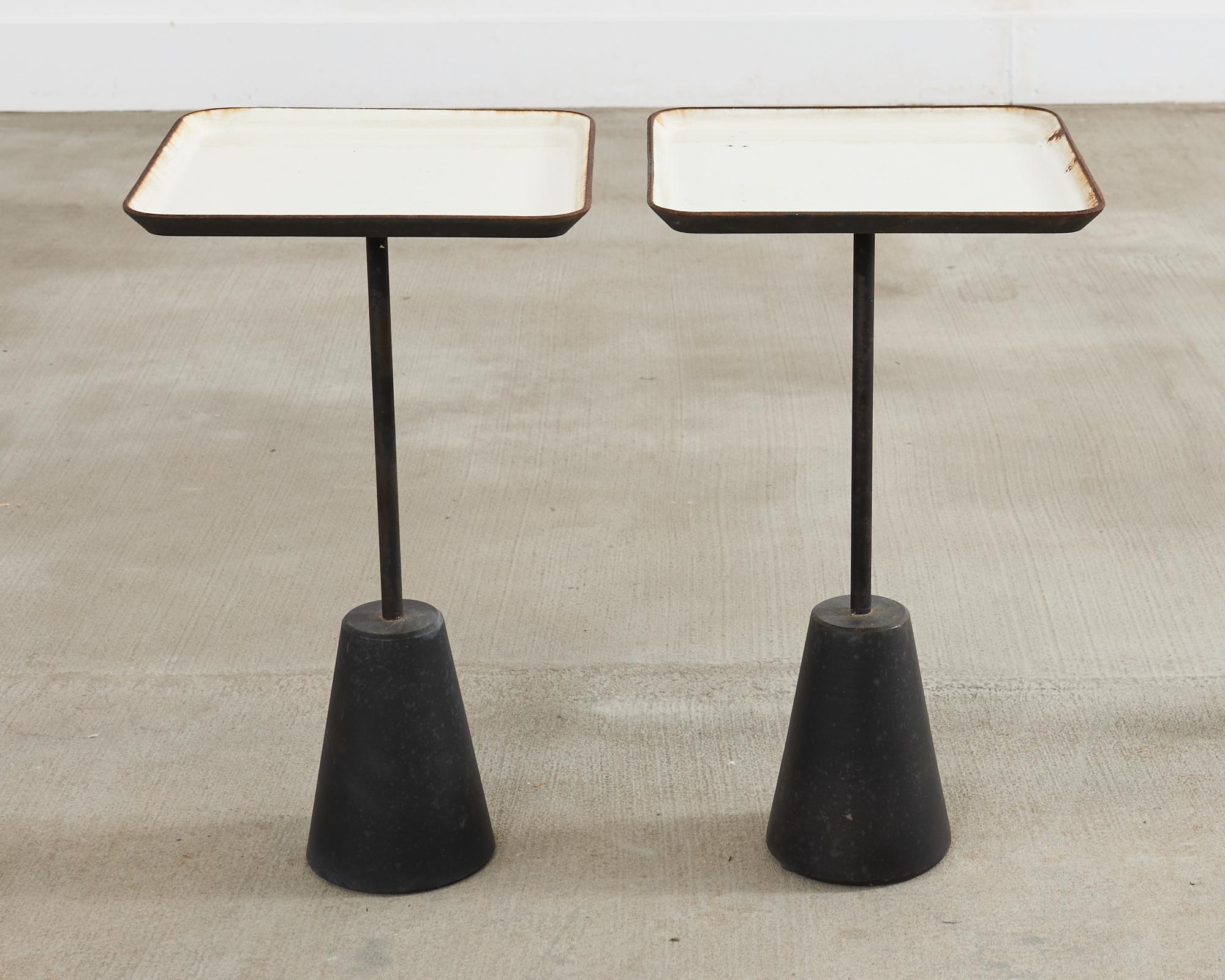 Pareja de mesas blancas para bebidas Tom Dixon Spot en venta 1