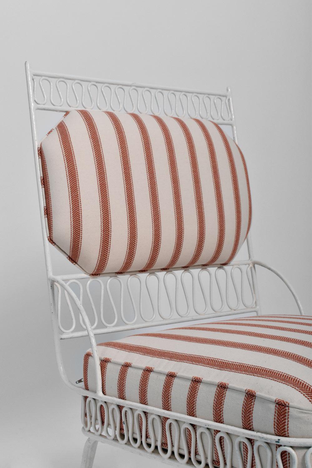 Ère spatiale Paire de chaises de cheminée tubulaires blanches, années 1950. en vente