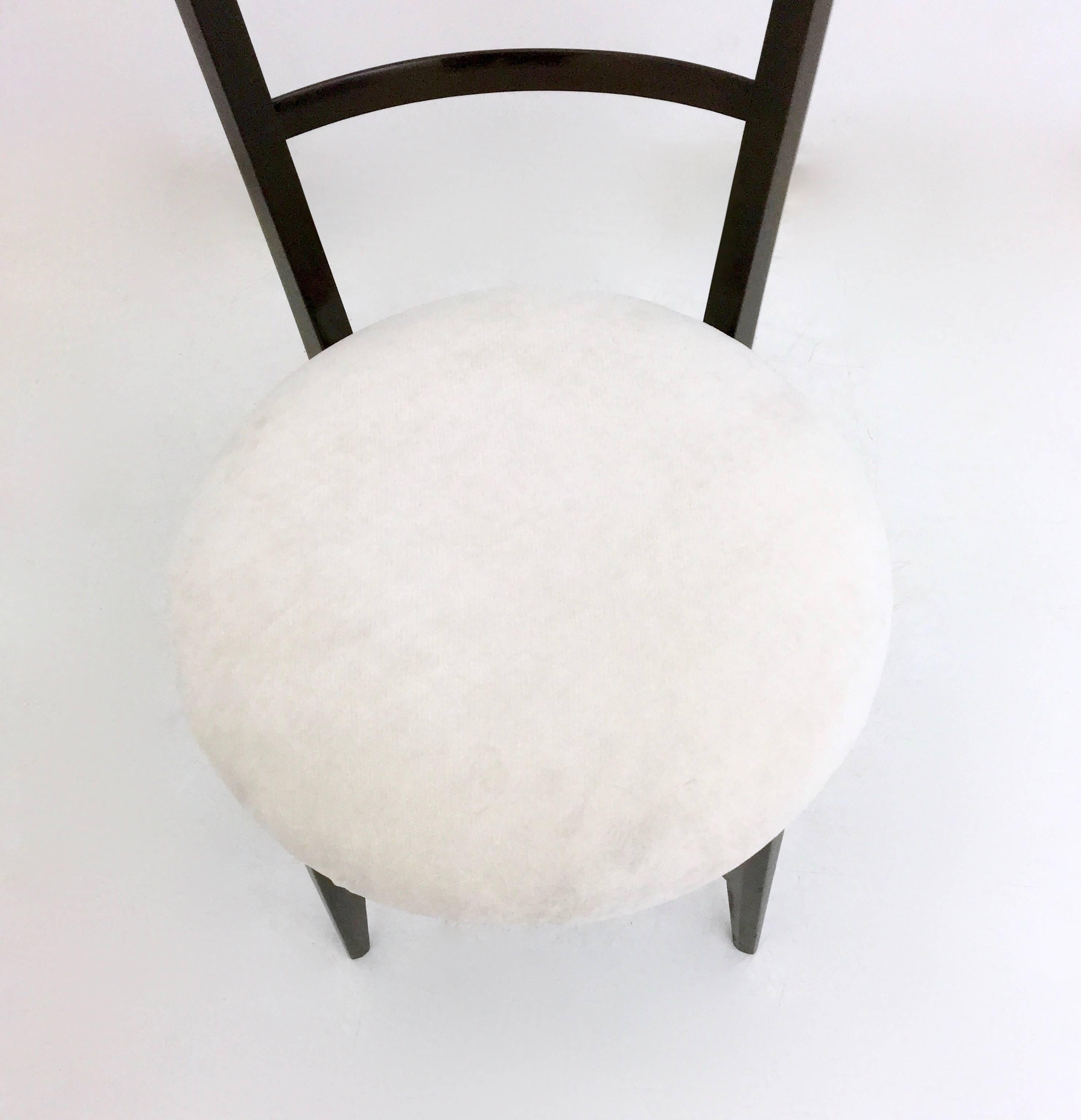 Paire de chaises Chiavarine noires et blanches dans le style de Parisi, Italie Excellent état - En vente à Bresso, Lombardy