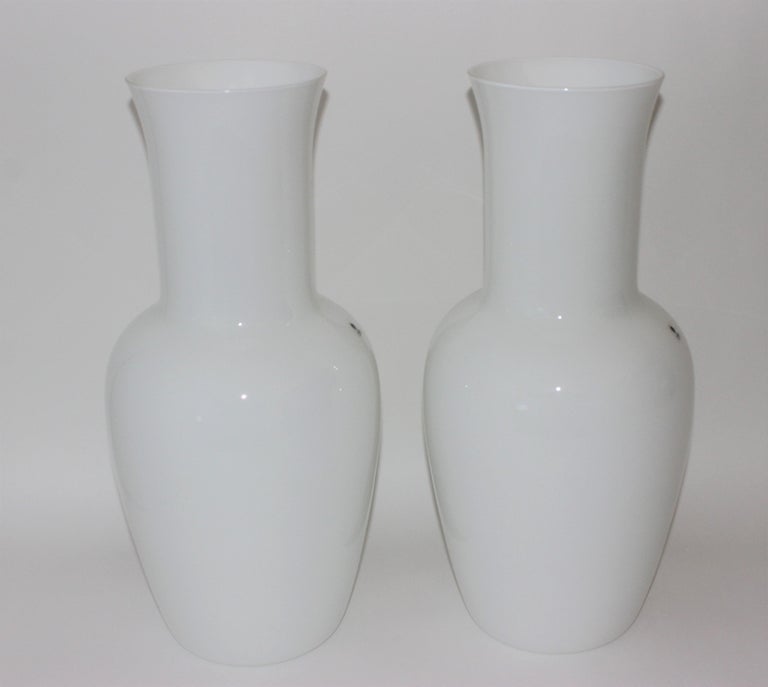 20th Century Pair of White Venini Murano Glass Vases For Sale