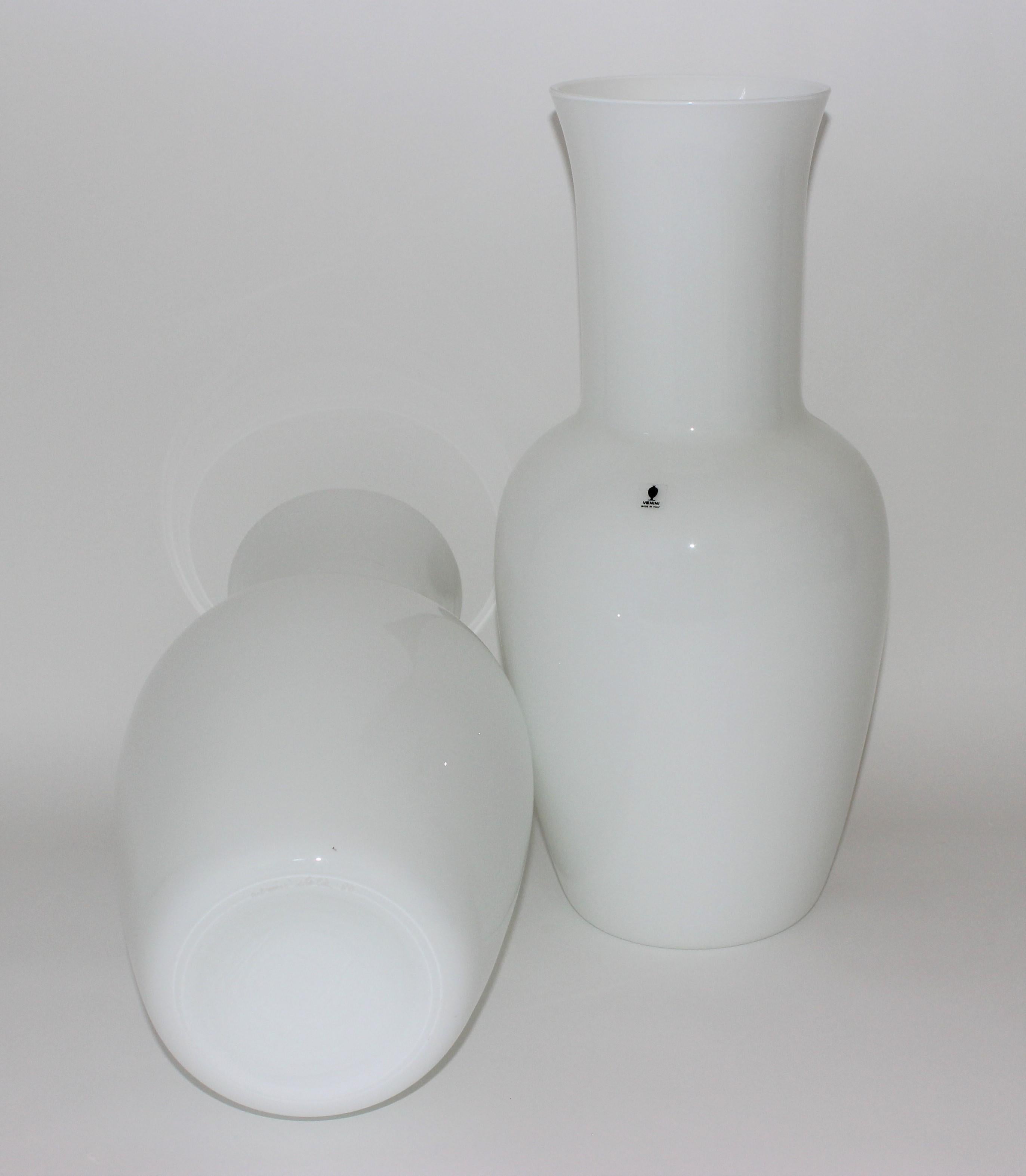 Pair of White Venini Murano Glass Vases For Sale 2