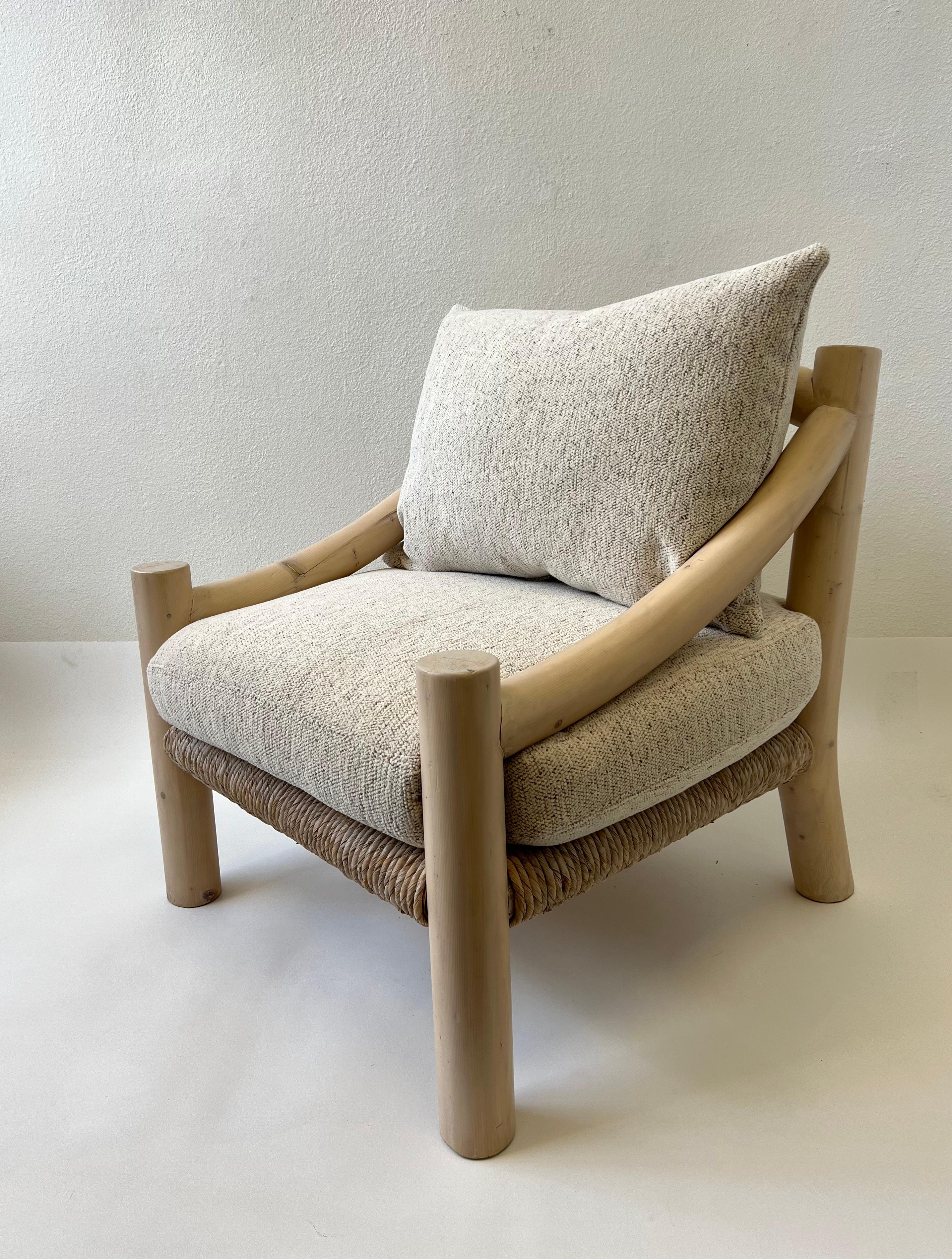 Paire de fauteuils de salon blanchis à la chaise par Michael Taylor en vente 2