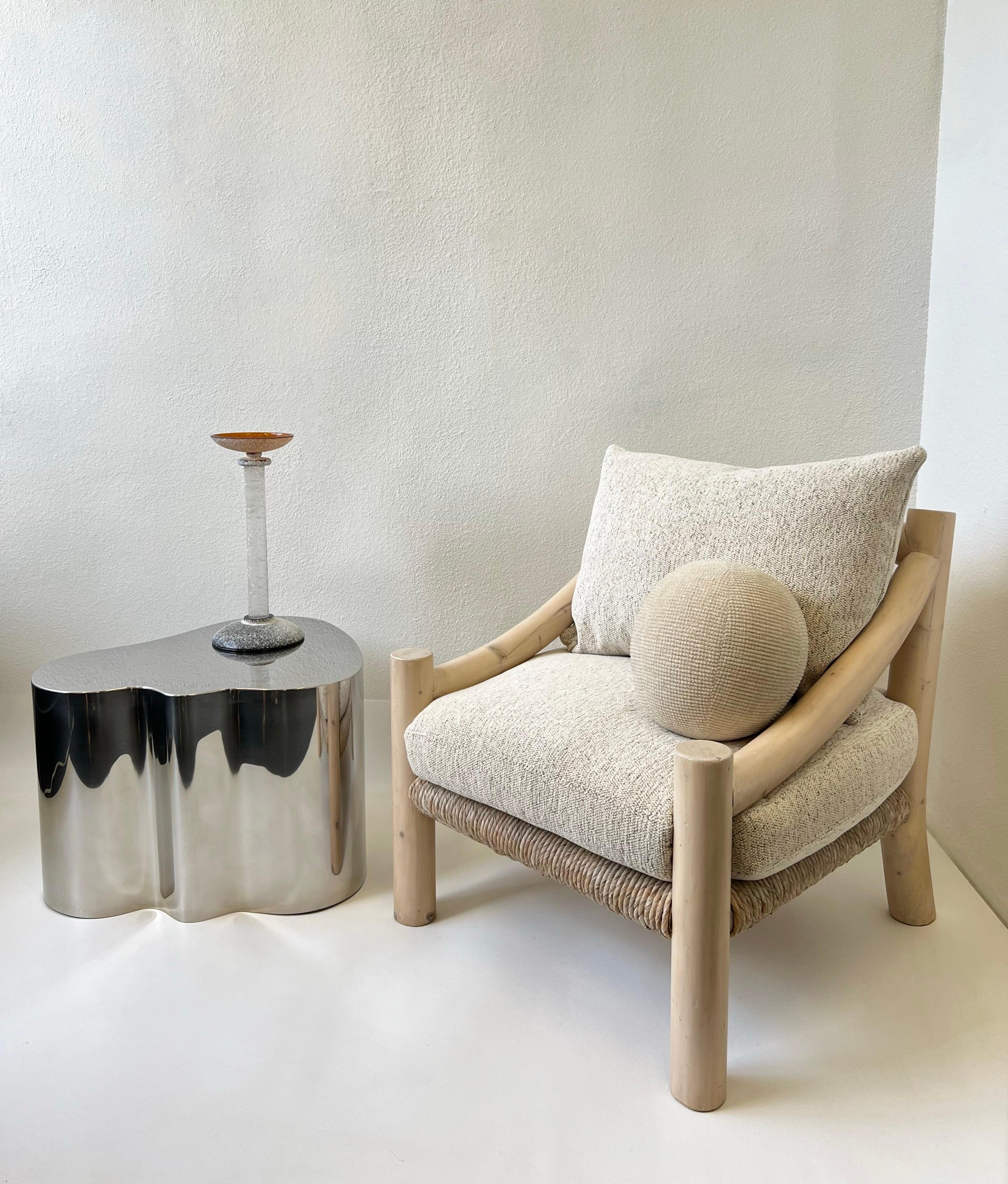 Paire de fauteuils de salon blanchis à la chaise par Michael Taylor en vente 6