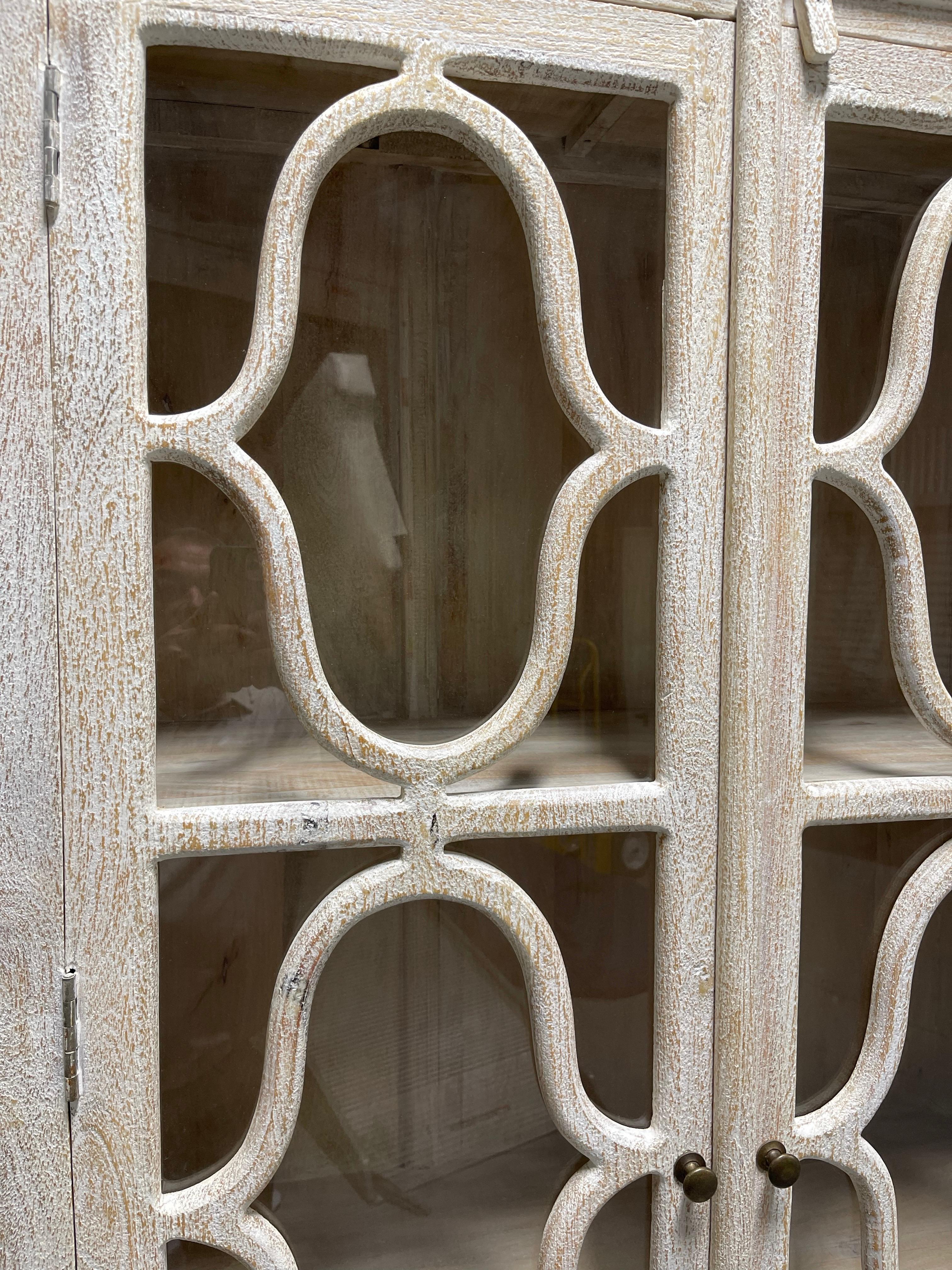 Pair of White Washed Three-Shelves Bookcase with Glass Doors, 21st Century In Good Condition For Sale In Savannah, GA