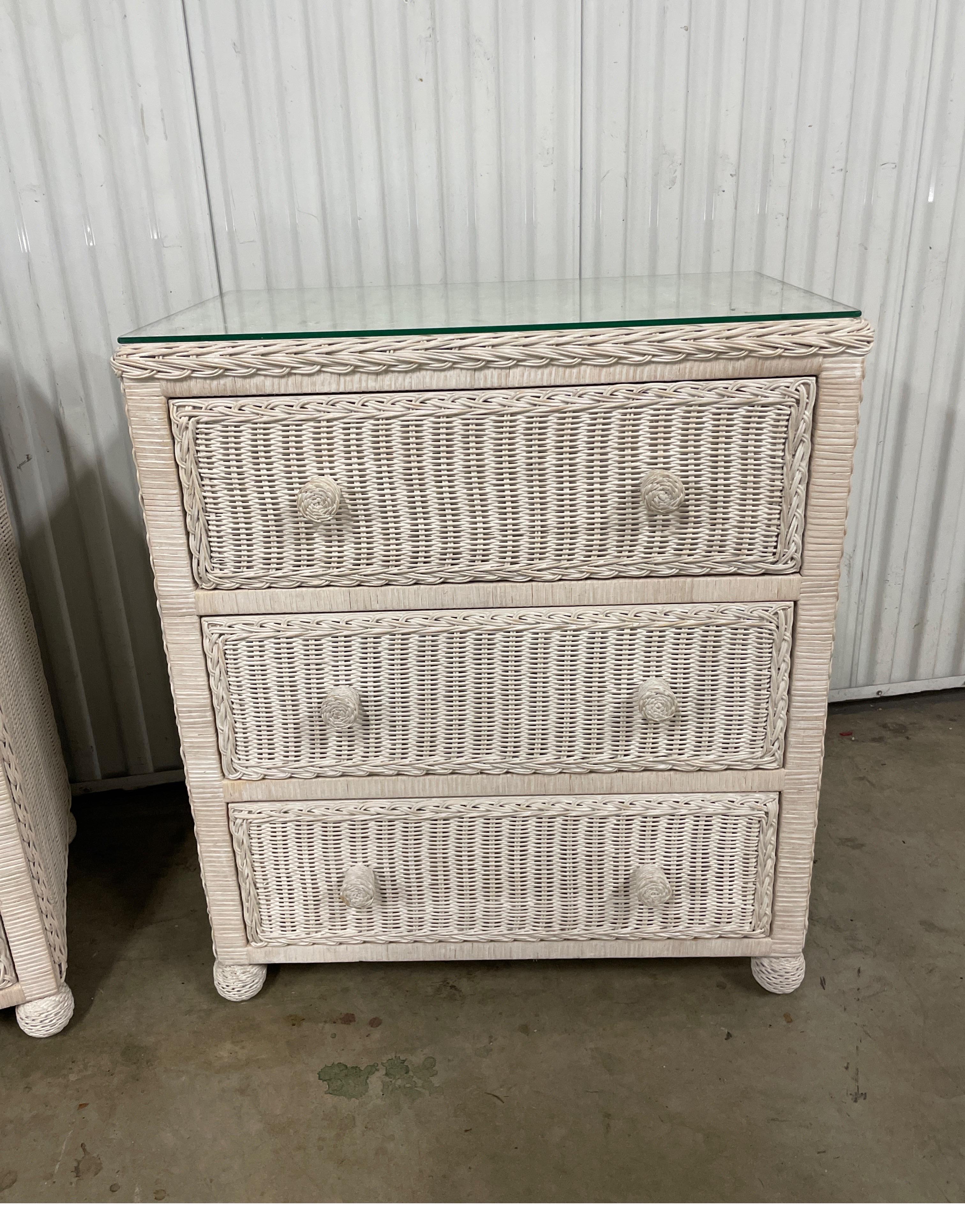Pair of White Wicker Dressers / Nightstands In Good Condition For Sale In West Palm Beach, FL