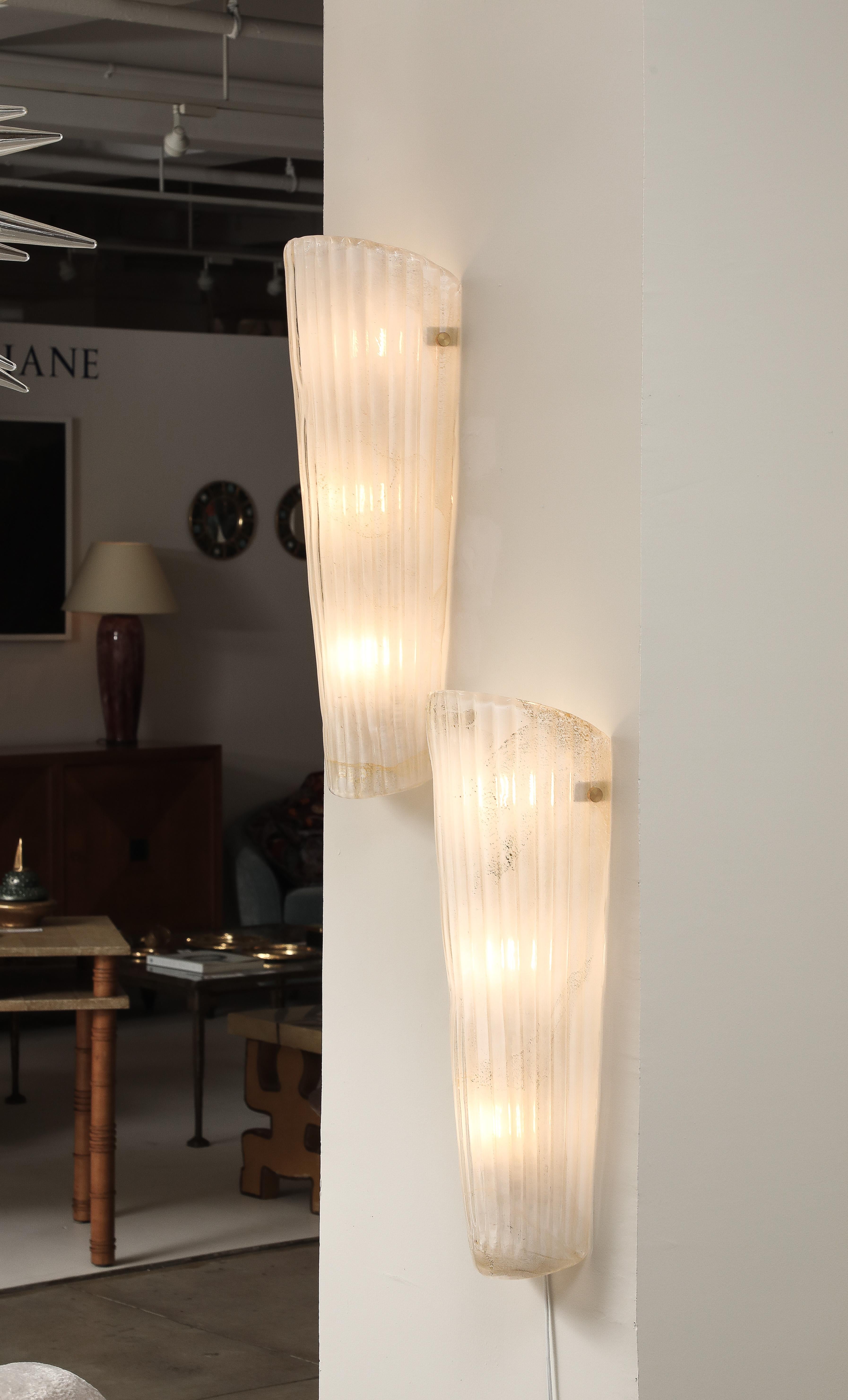 Coppia di lampade in vetro di Murano bianco e oro 23k e ottone, Italia in vendita 2