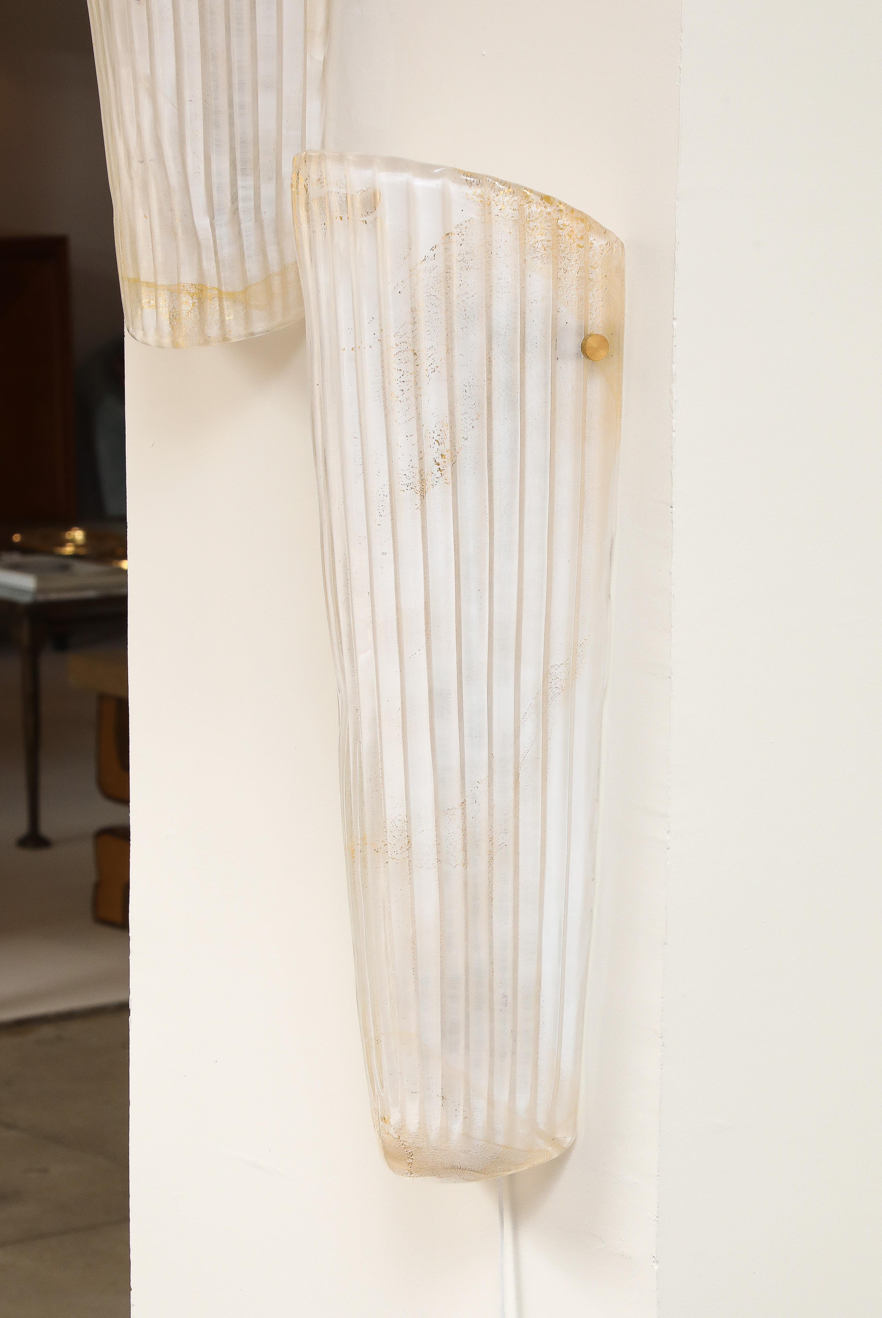 Fatto a mano Coppia di lampade in vetro di Murano bianco e oro 23k e ottone, Italia in vendita