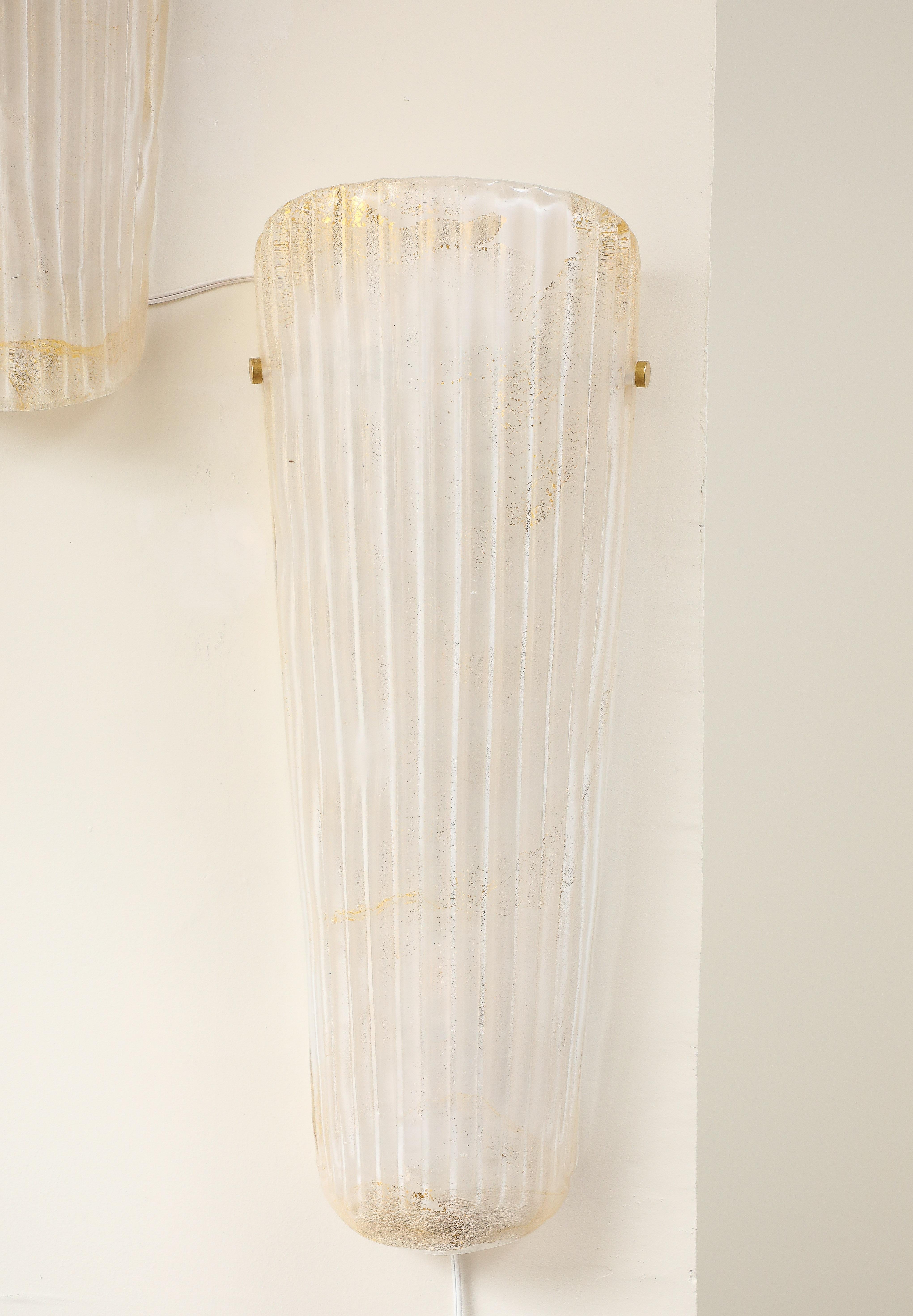 Ottone Coppia di lampade in vetro di Murano bianco e oro 23k e ottone, Italia in vendita