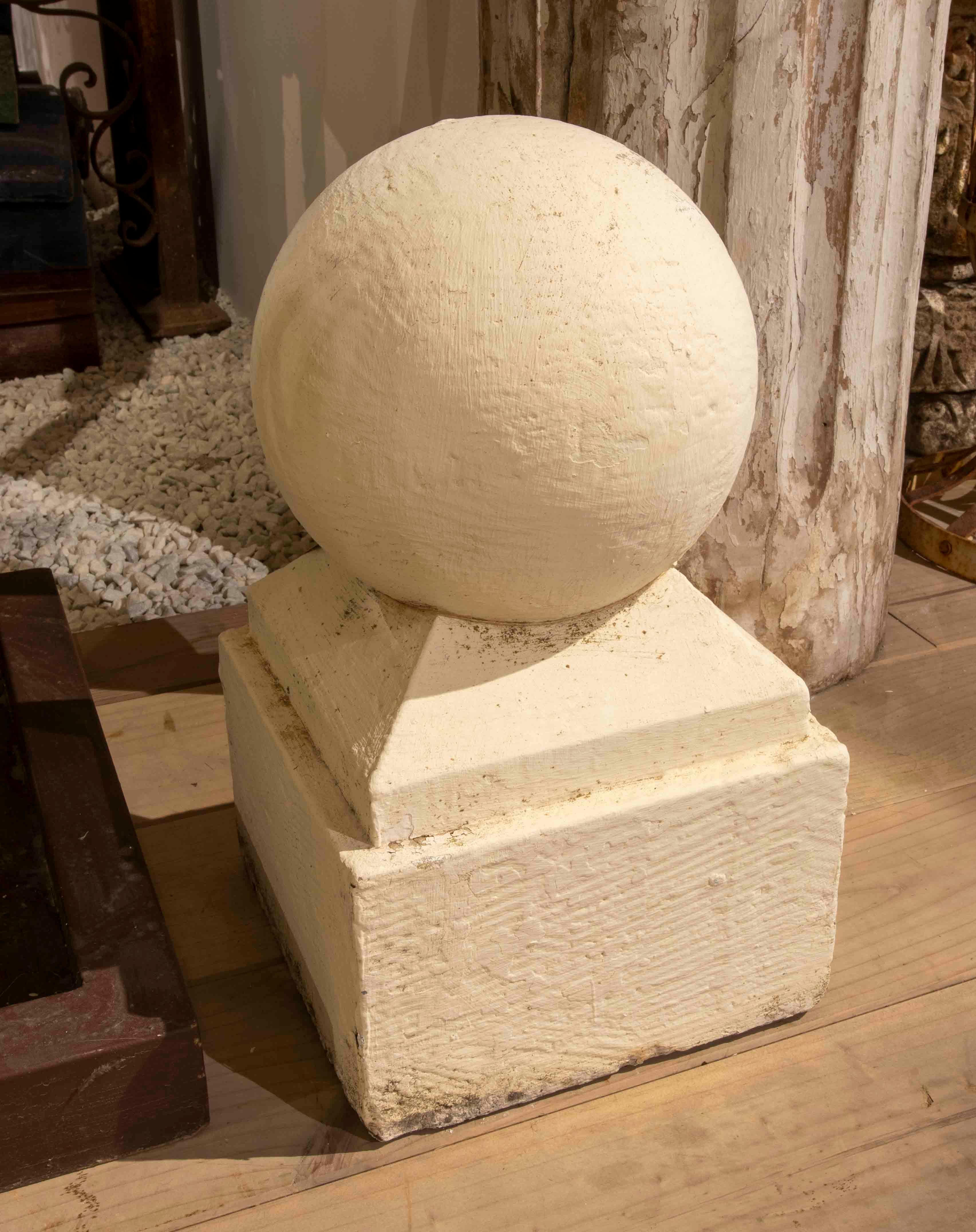 20th Century Pair of Whitewashed Ball-Shaped Cement Finials