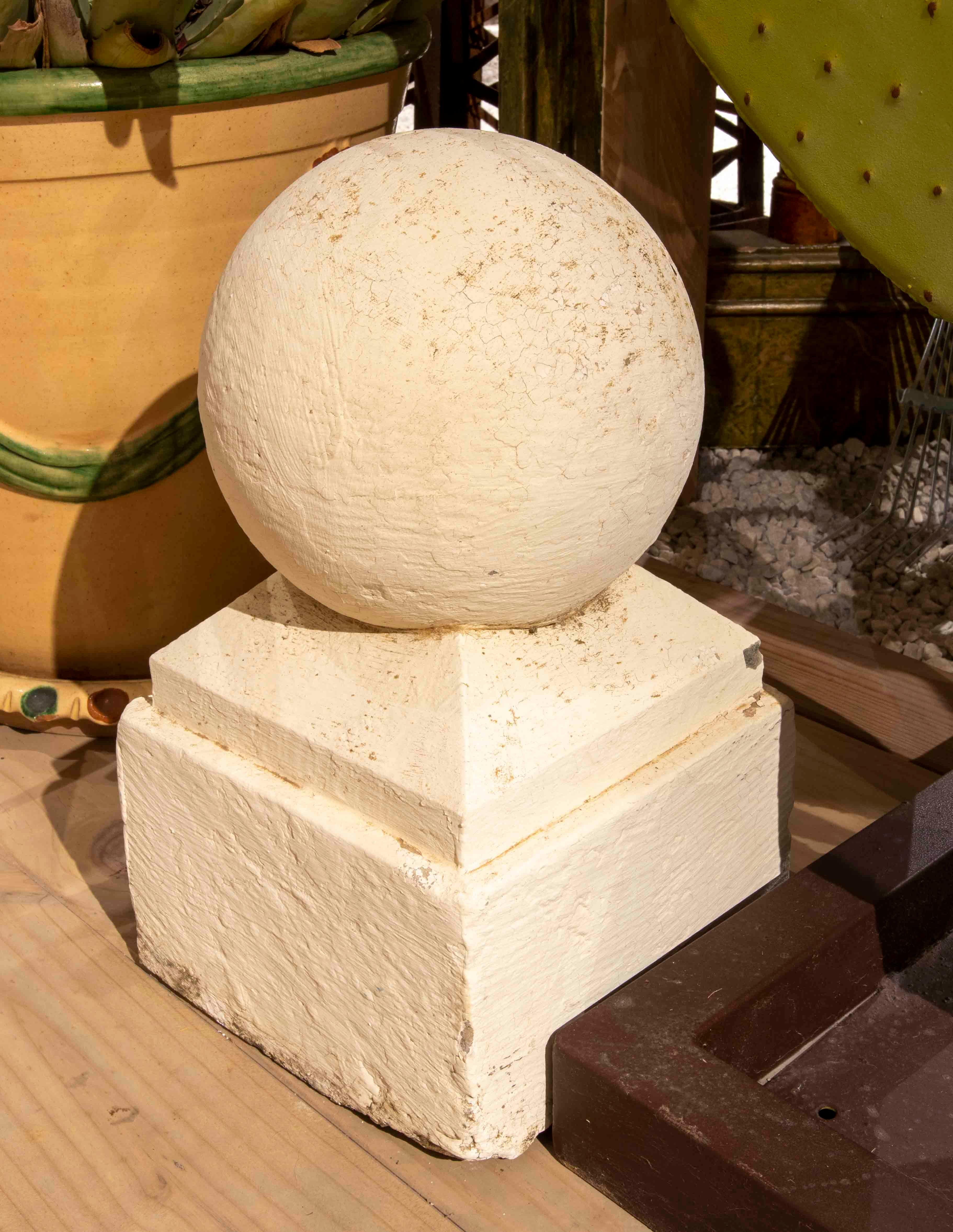 Pair of Whitewashed Ball-Shaped Cement Finials 3