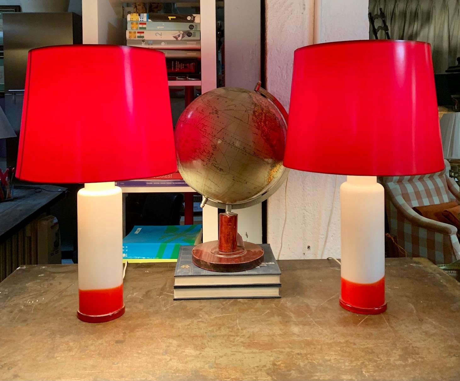 Pair of Whithe and Red Swedish Luxus Glass Table Lamps For Sale 7