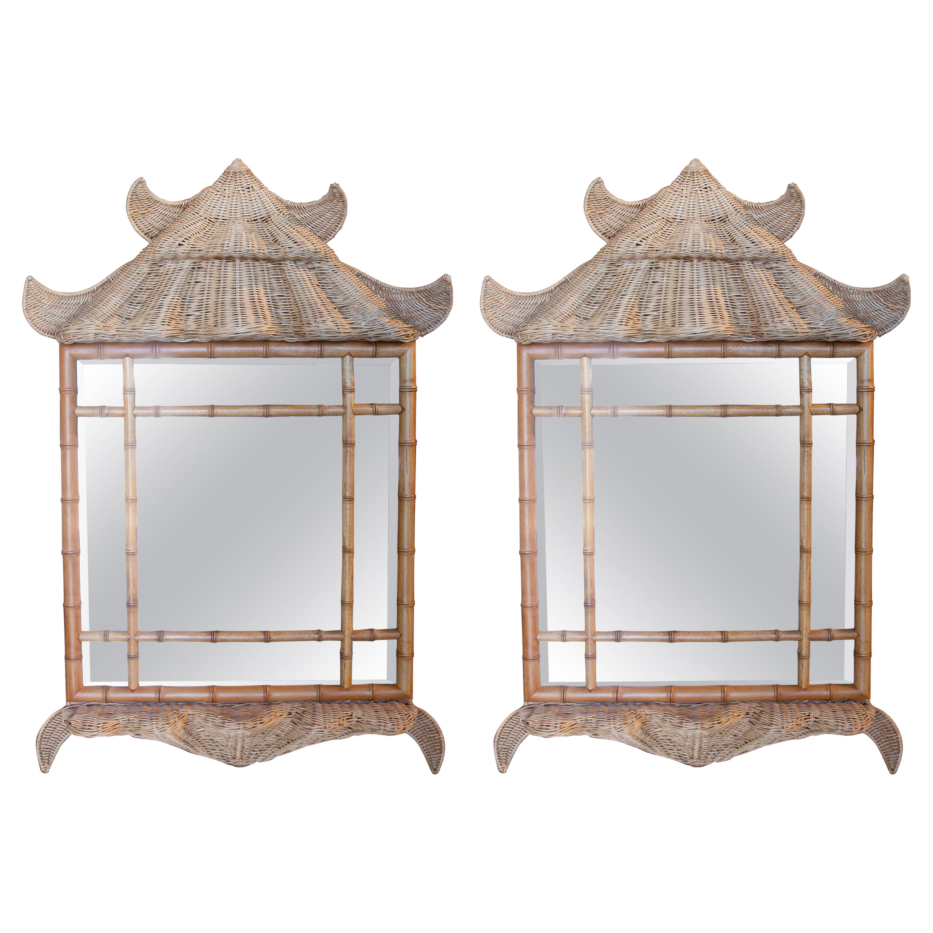 Paar Spiegel aus Korbgeflecht und Bambusholzimitat im Chinoiserie-Stil im Angebot