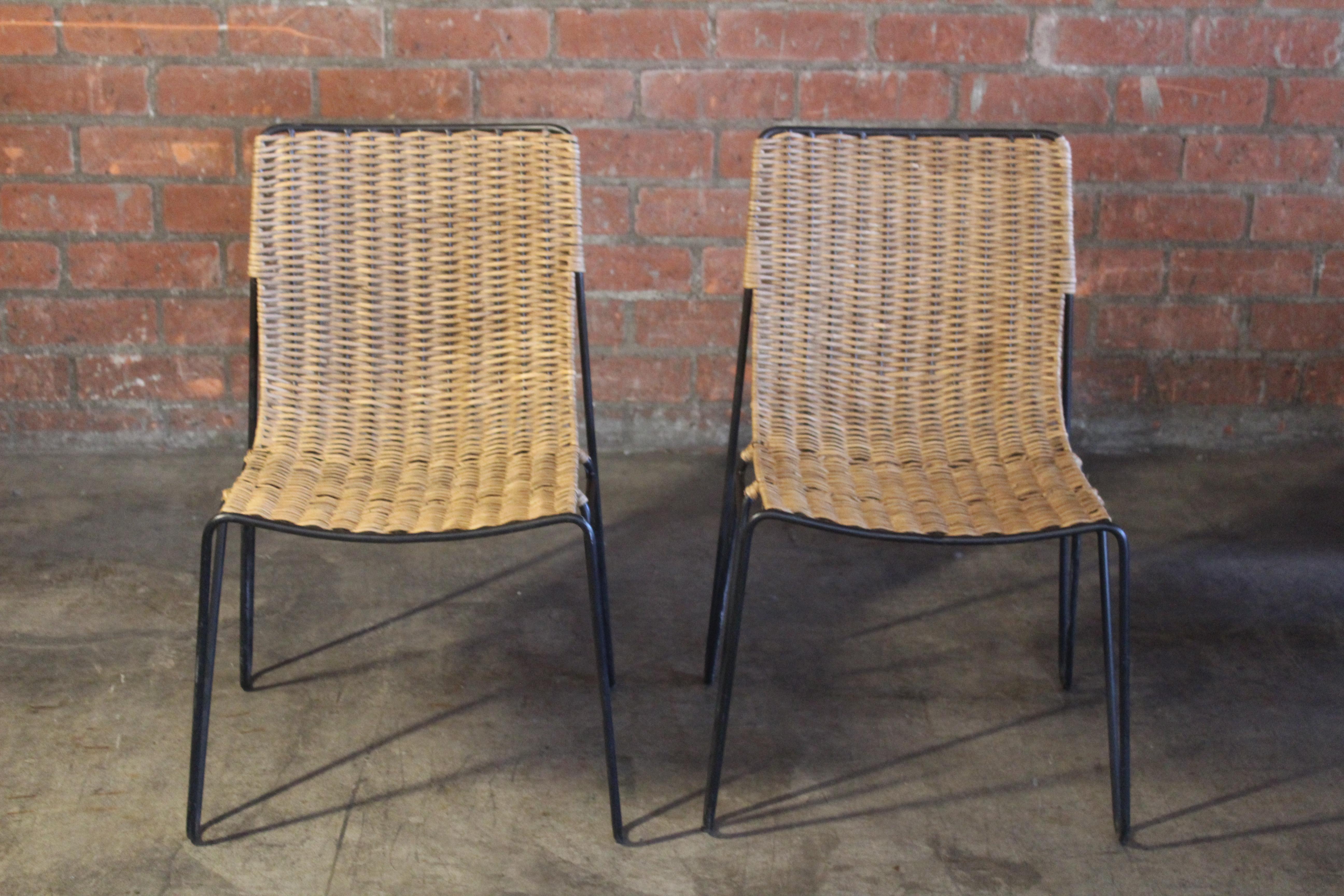 Mid-Century Modern Pair of Wicker and Iron Side Chairs For Sale
