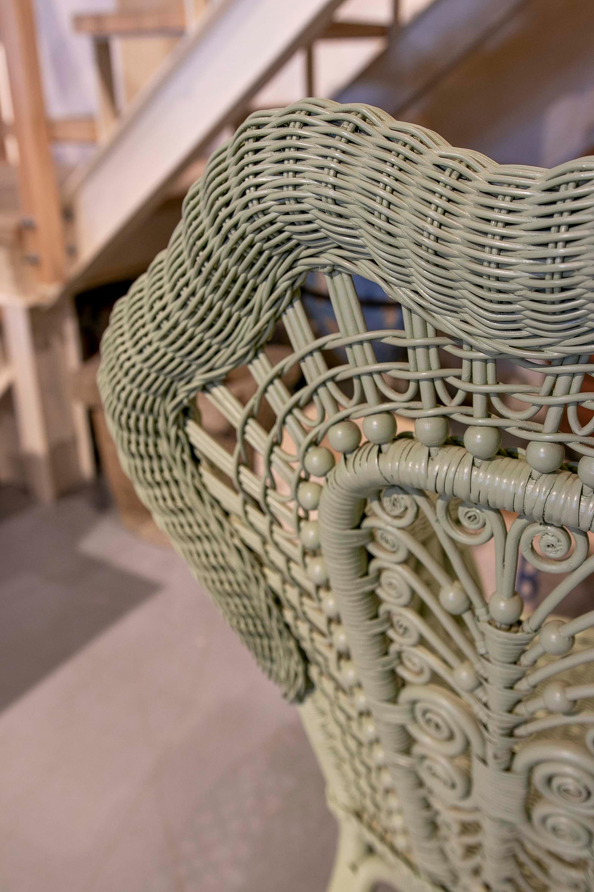 Paar Sessel aus Korbgeflecht und Holz, grün lackiert  im Angebot 10