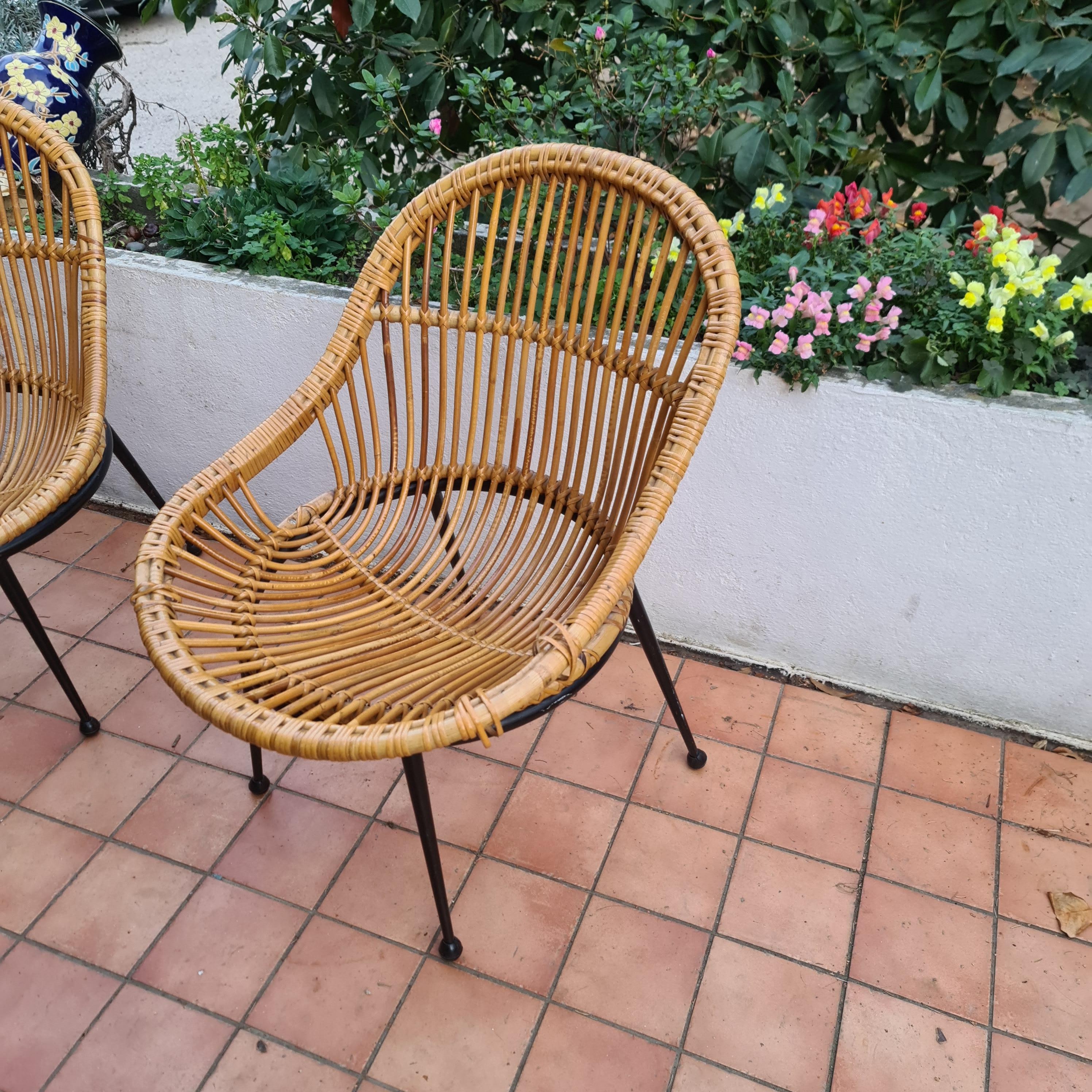 pair of wicker armchairs and black lacquered metal foot Italy circa 1960 In Fair Condition For Sale In TARBES, FR