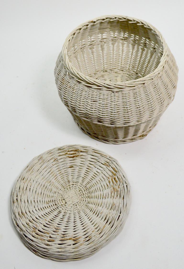 American Pair of Wicker Basket Form with Lids For Sale
