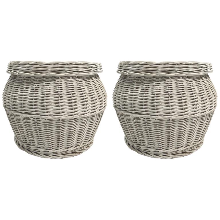 Pair of Wicker Basket Form with Lids For Sale