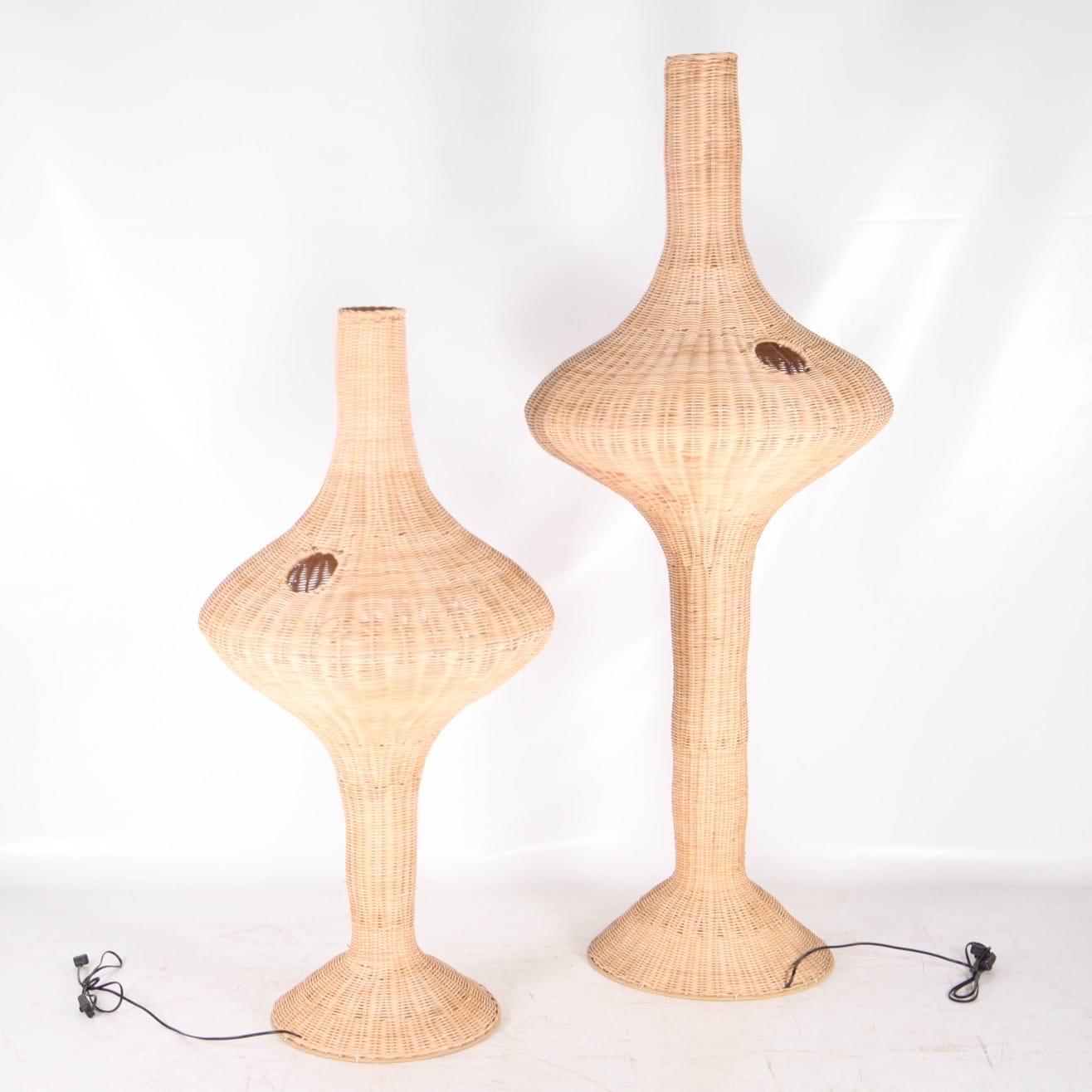 Coppia di lampade da terra in vimini in vendita 4