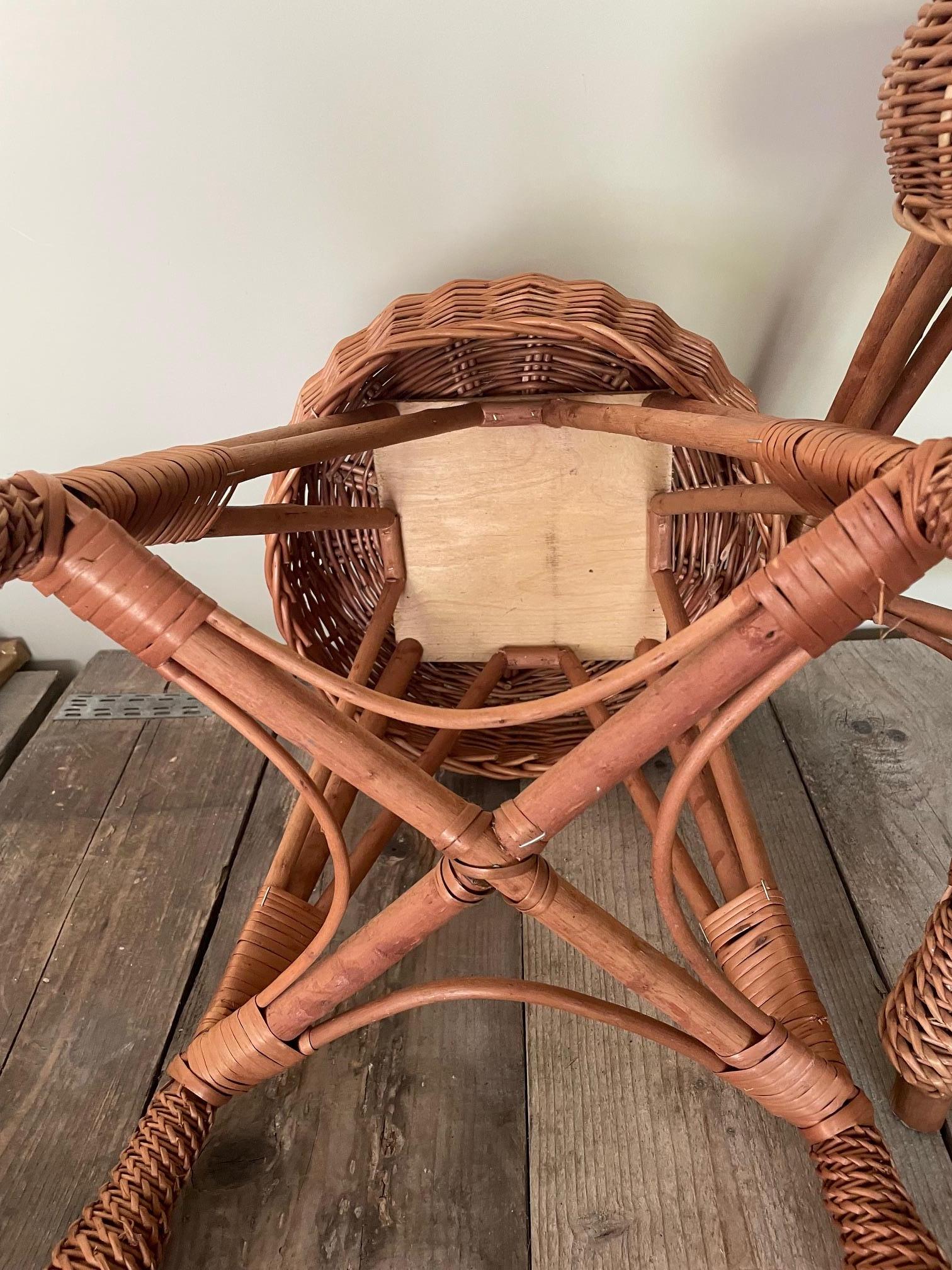Contemporary Pair of wicker stools For Sale
