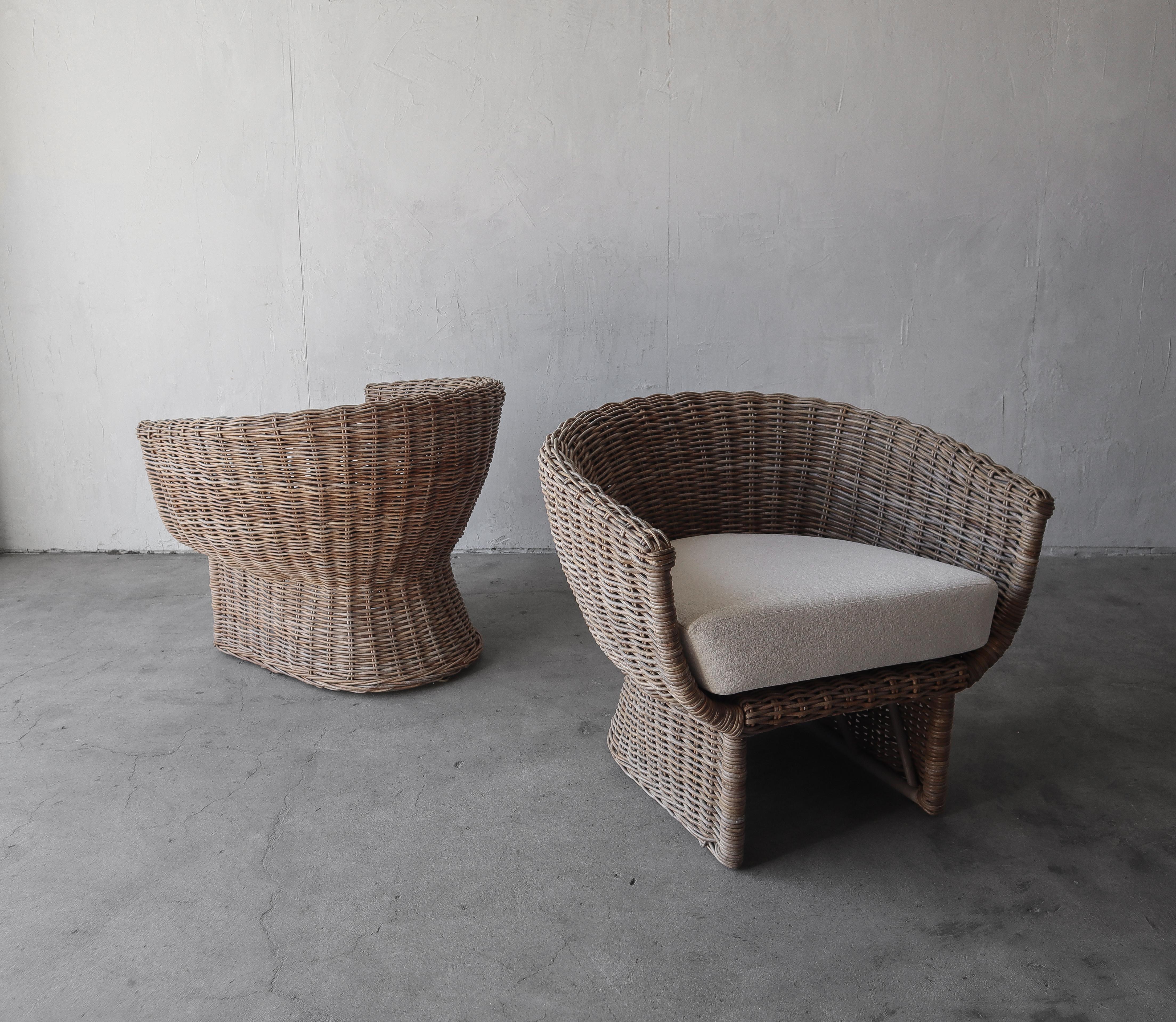 20th Century Pair of Wicker Tub Lounge Chairs For Sale