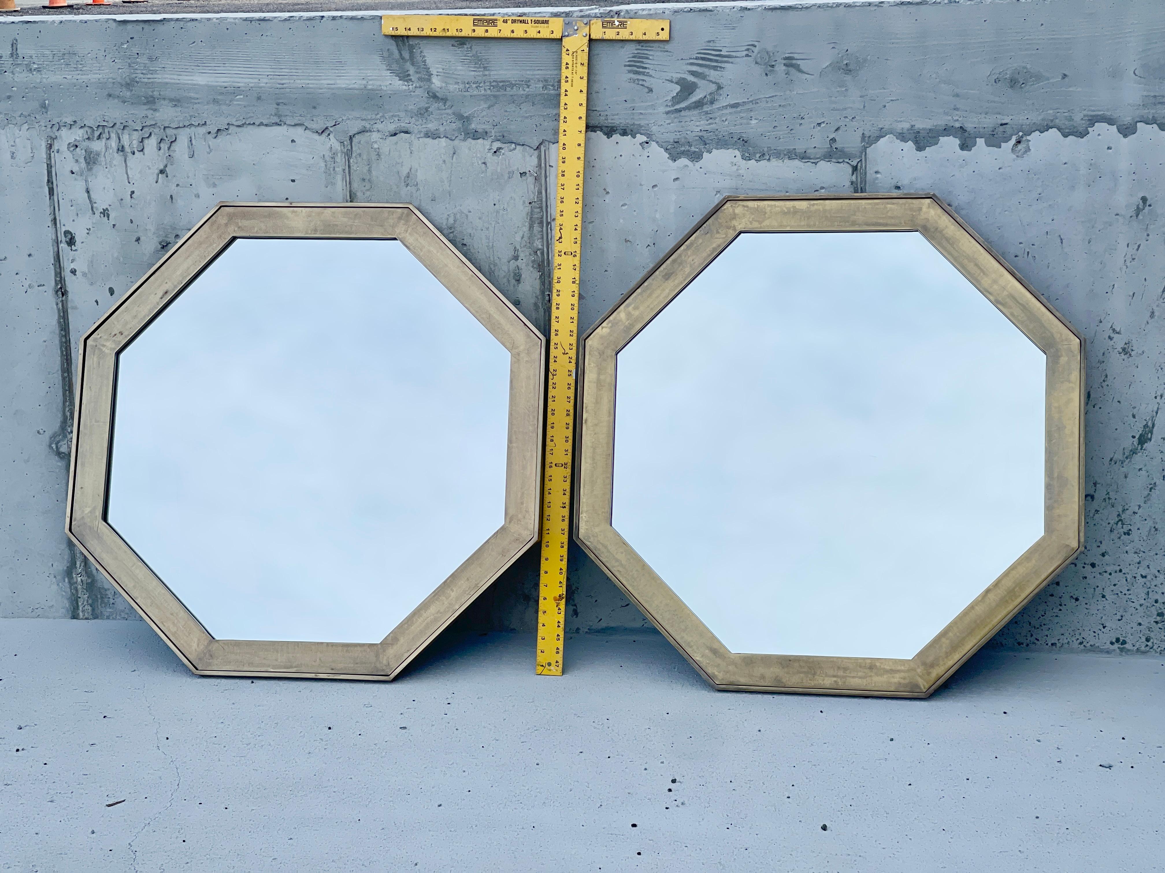 Pareja de espejos octogonales de latón de Widdicomb en venta 8