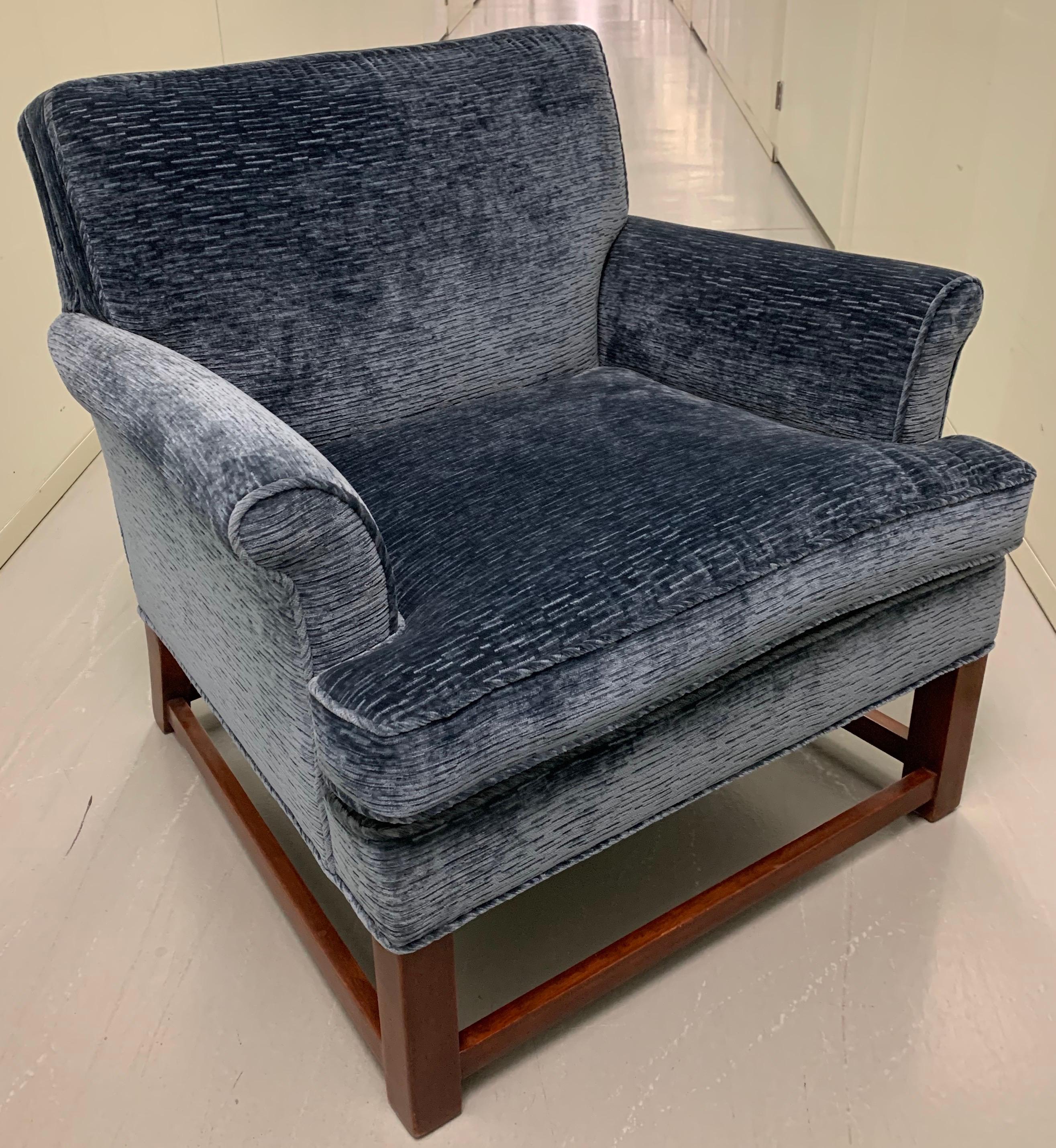 Pair of Mid-Century Widdicomb Dark Blue Armchairs In Good Condition In Stamford, CT