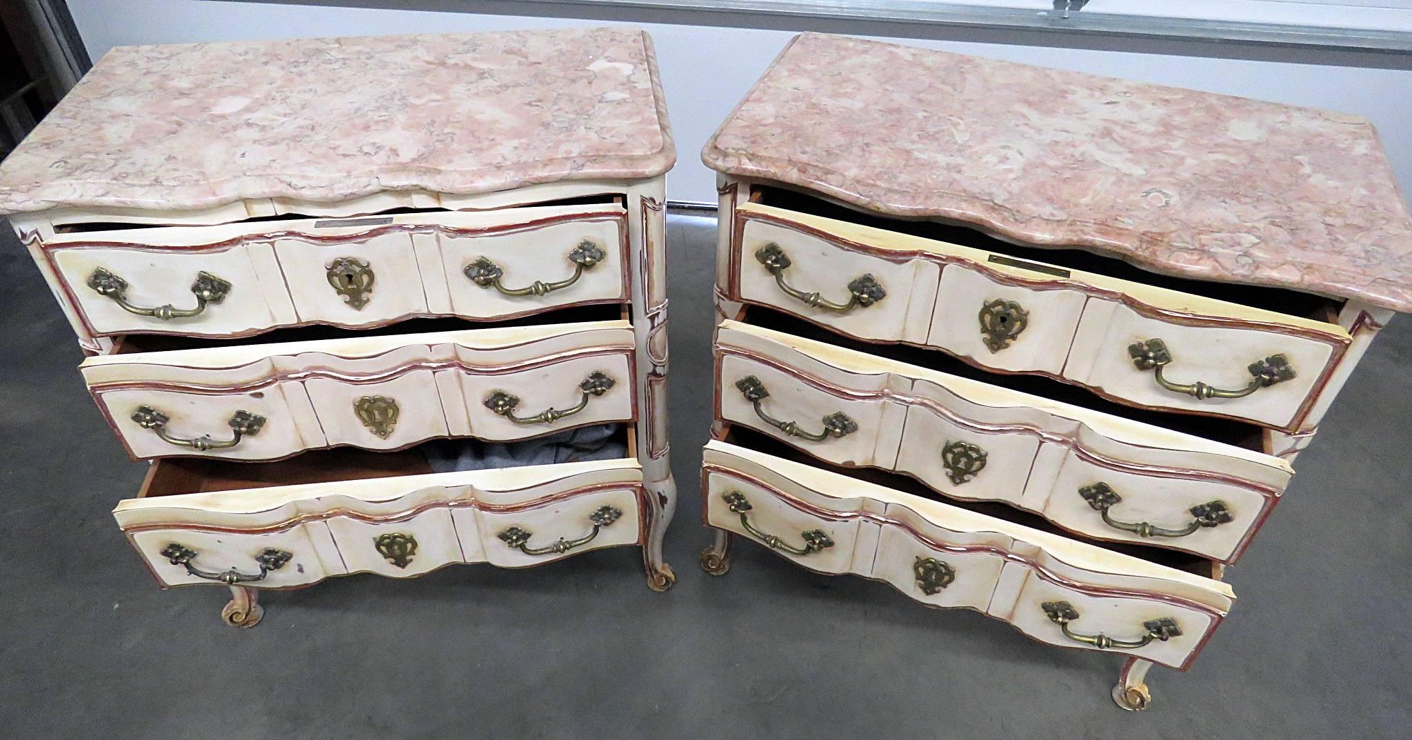 Pair of Widdicomb Swedish Style End Tables In Good Condition In Swedesboro, NJ