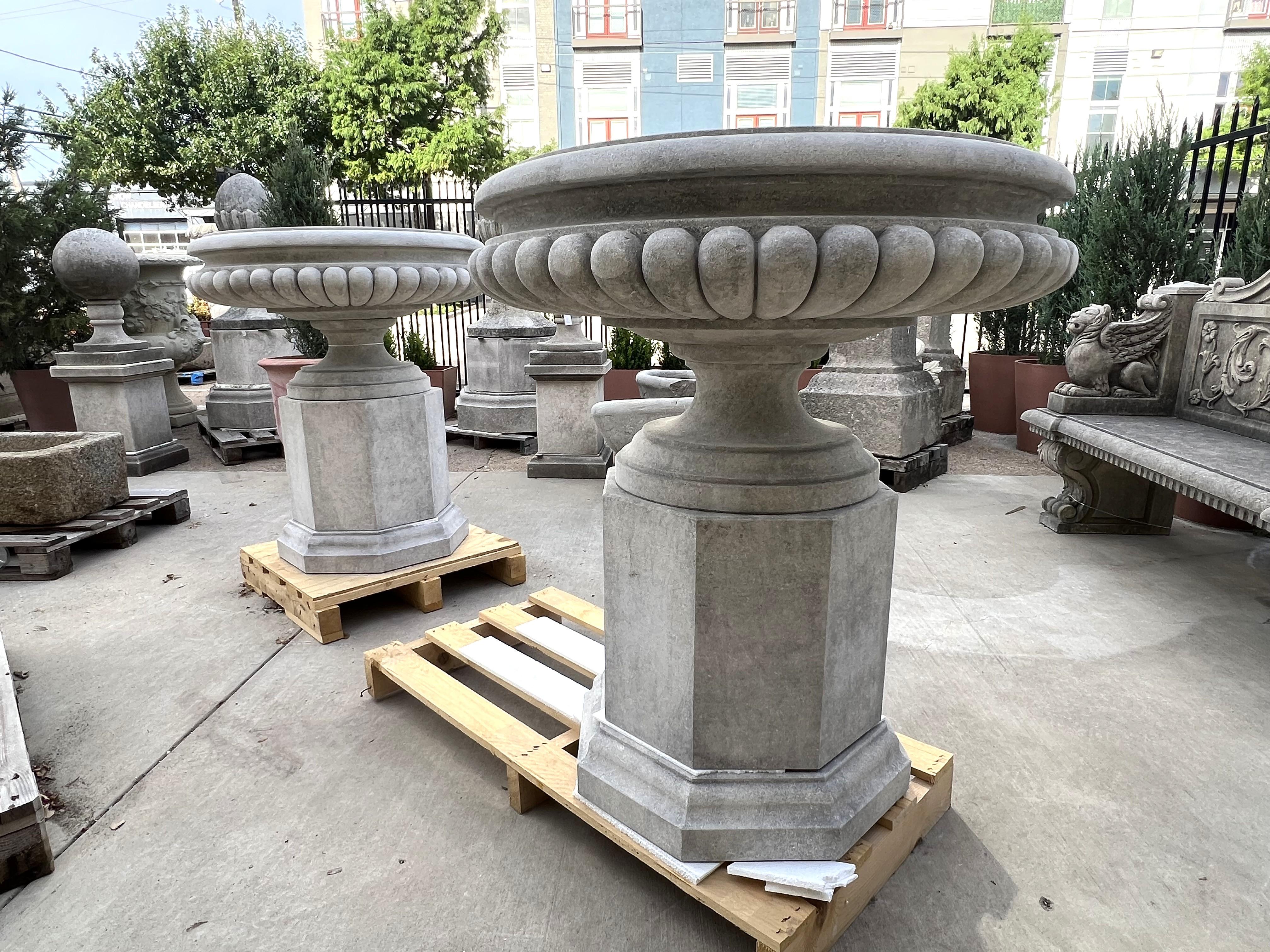 Pair of Wide Italian Tazza-Form Limestone Vases on Pedestals For Sale 7